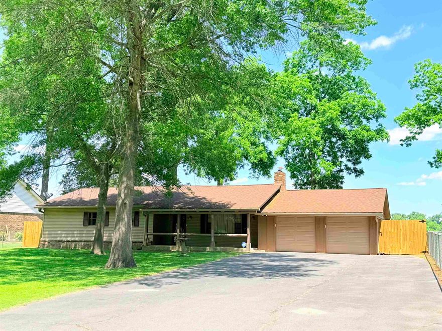 TRANQUIL HOME Located On The Arkansas River! Extremely Well Maintained. Updated With A Phenomenal View! Home Offers A Master Suite, Walk In Shower, Large Bedrooms, Updated Kitchen, Updated Bathrooms, New Flooring, New Roof, Gutters, French Drains, Log Cabin Feel, Sun Room Overlooking The River, Private Dock Perfect For Fishing & Entertaining. Very Quiet Neighborhood For Relaxing. Outdoor Storage Building! Fully Fenced, New Privacy Fence Just Recently Installed. This Place Feels Like A Vacation Home!