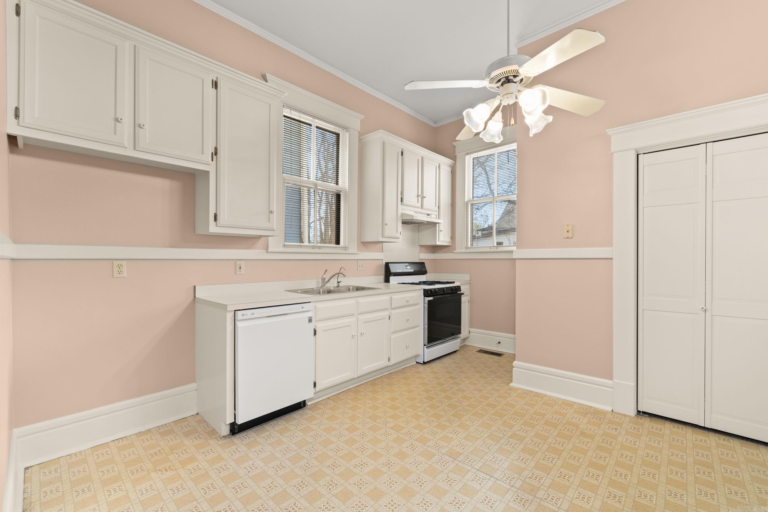 Weldon E Wrights - Residential