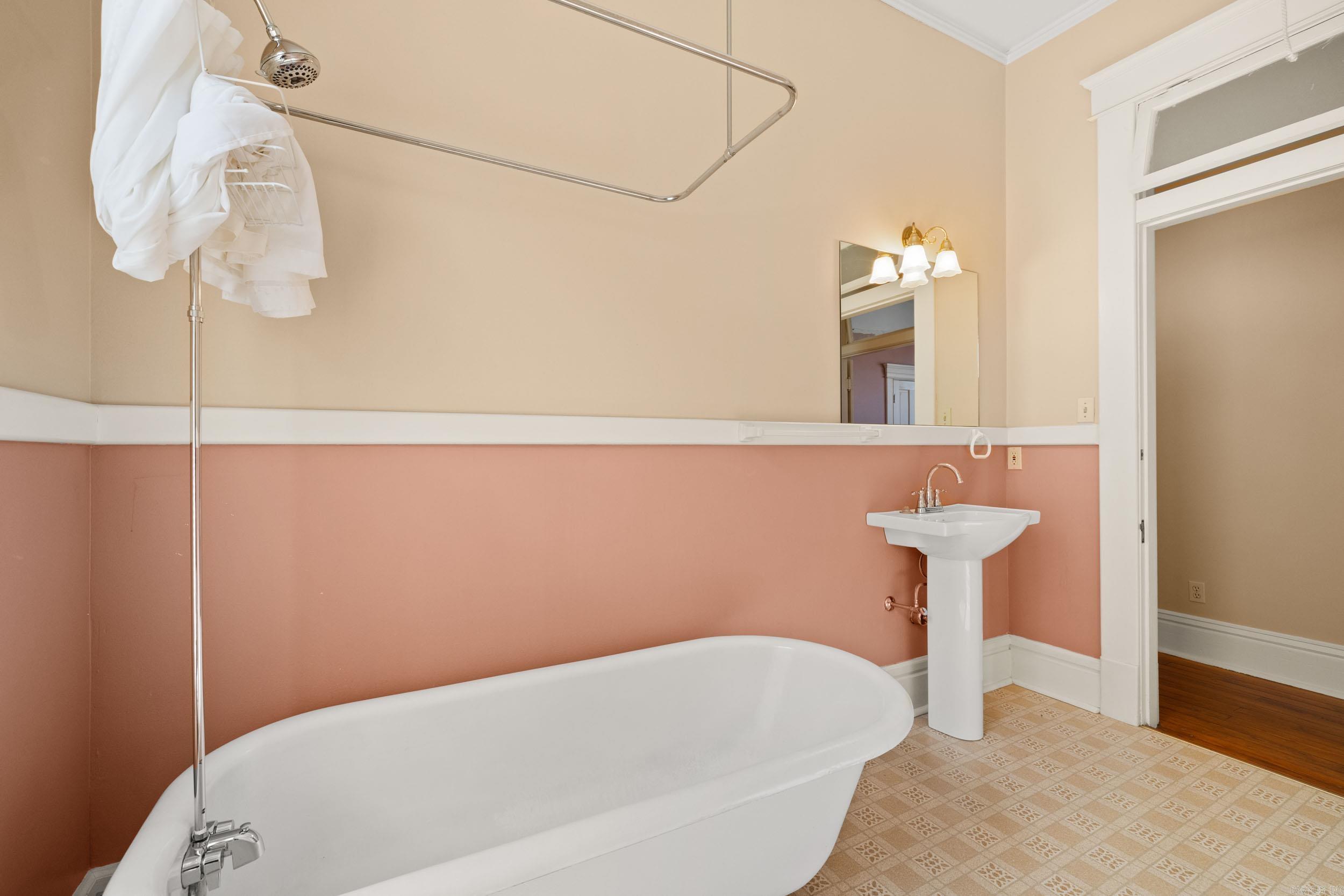 Weldon E Wrights - Residential