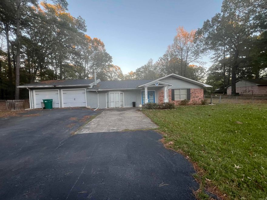 Nice and cozy home just perfect for your family with lots of outdoor space. This property has lots of character and is just waiting for its new owners!  Please come to see this house today!