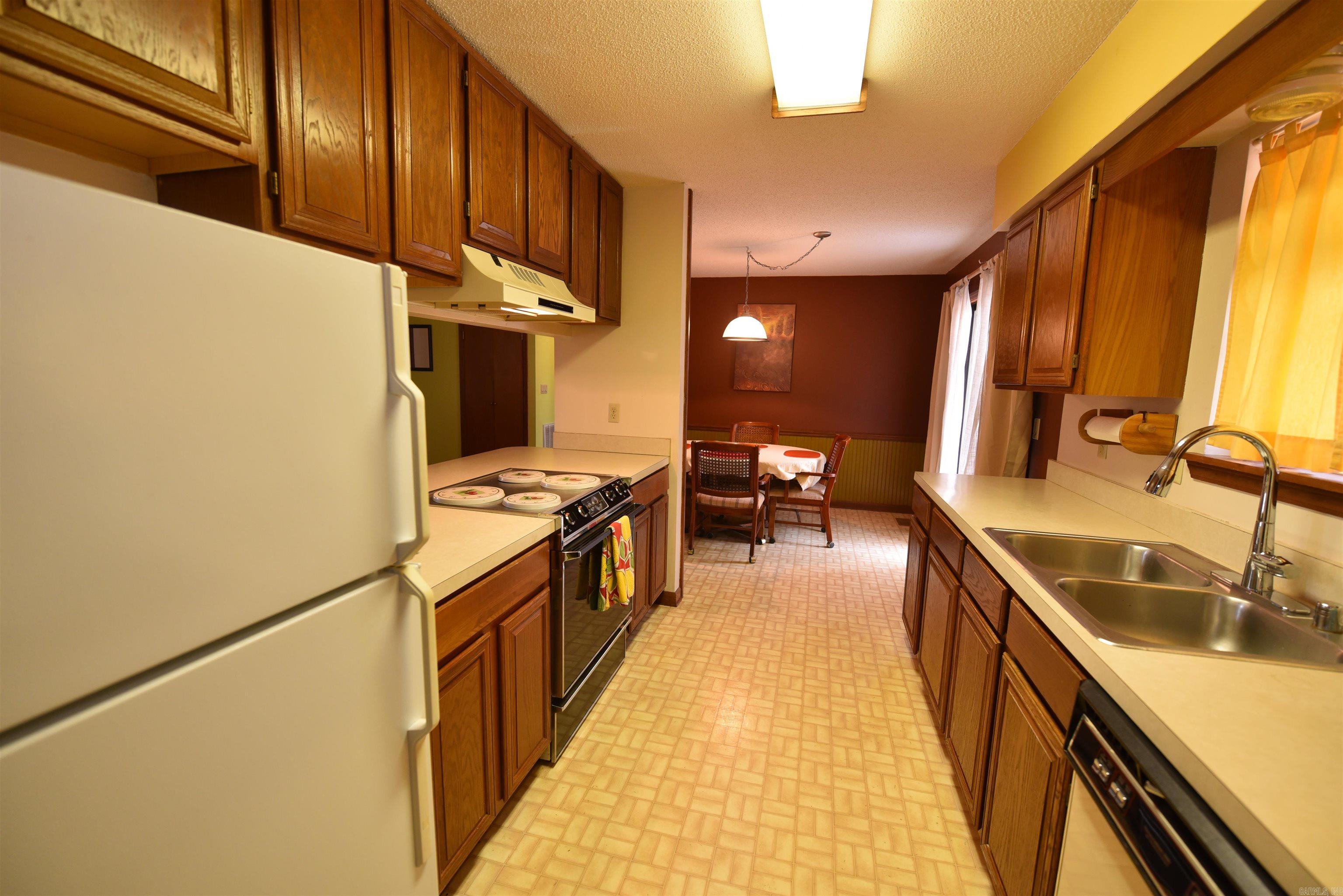 HAMILTON HILLS - Residential