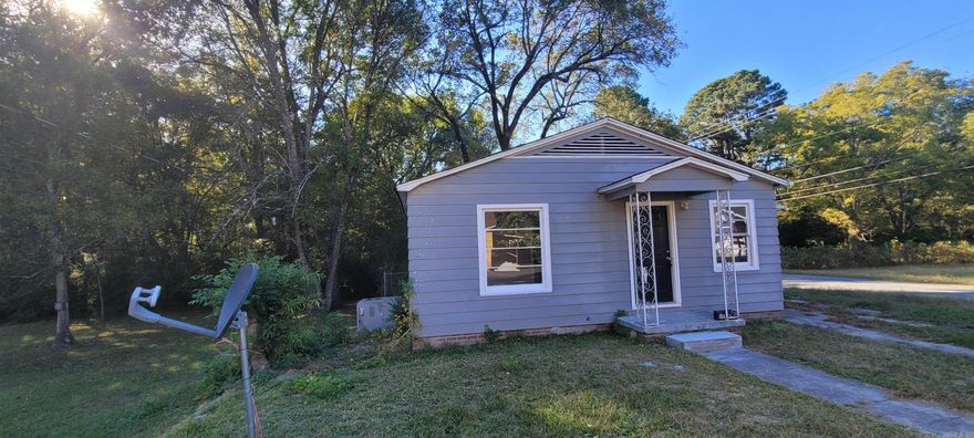 LOOKING FOR A GREAT FAMILY HOME IN MALVERN TO RENT? COME TAKE A LOOK AT THIS ONE IT HAS BEEN UPDATED WITH NEW PAINT AND FLOORING AND FIXTURES. THERE IS A FENECED BACK YARD FOR YOUR PETS AND KIDS. PETS ARE ALLOWED WITH ADDITIONAL DESPOSIT. CALL TO SET UP YOUR PRIVATE  TOUR TODAY.