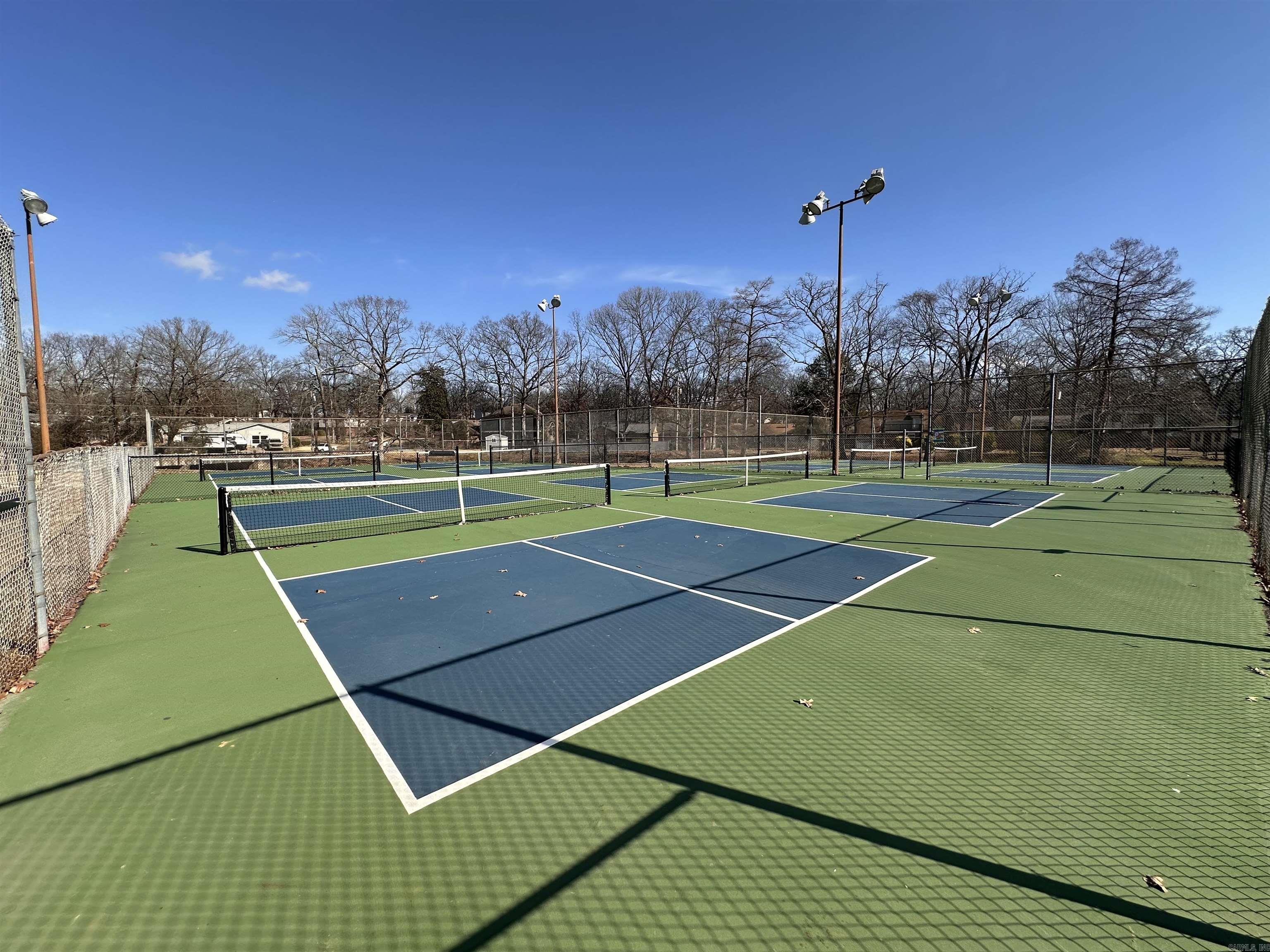 COUNTRY CLUB PARK - Residential