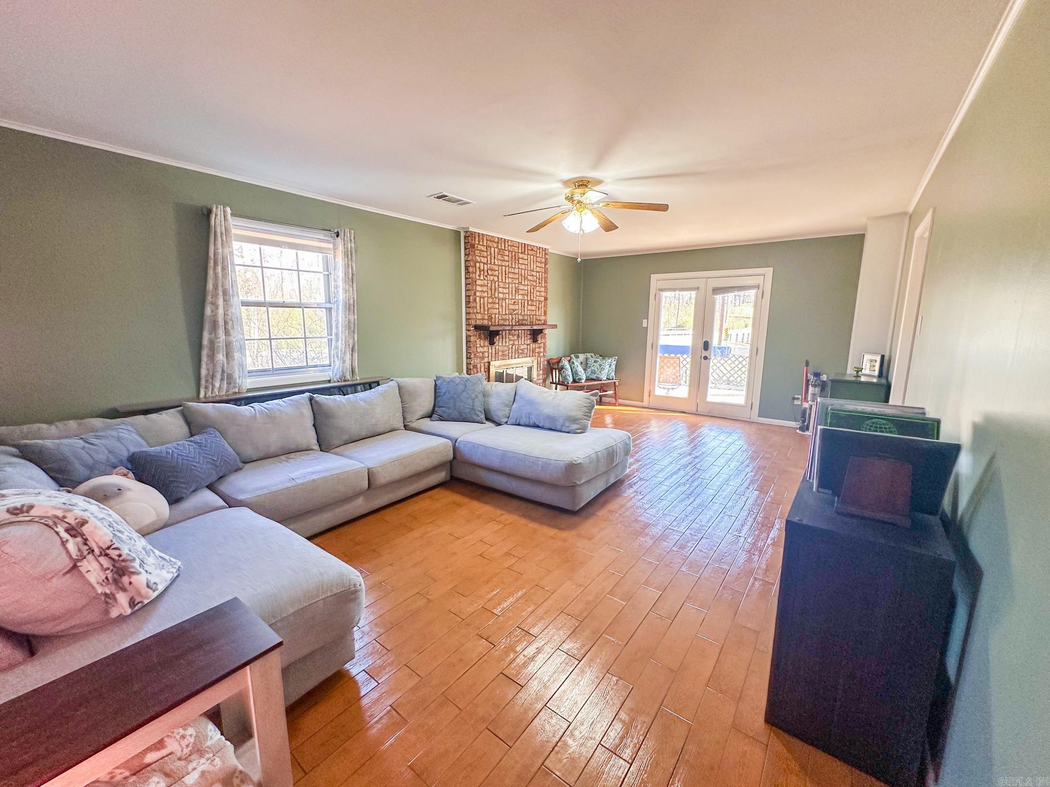 COUNTRY CLUB PARK - Residential