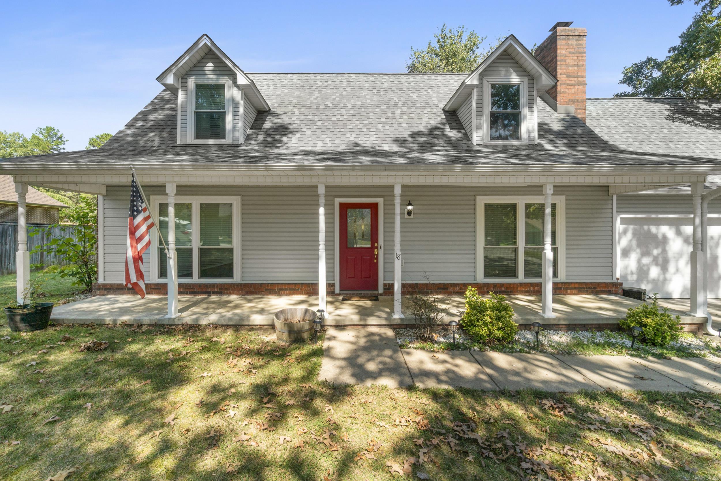 Gorgeous, spacious home in central Cabot! Versatile loft, HUGE fenced backyard, new roof (2023) & new HVAC (2025). Peaceful & secluded at the back of Sun Terrace Estates. Don’t miss 18 Suncrest!