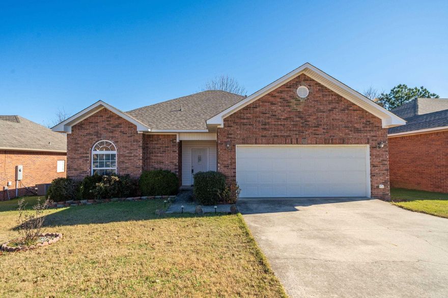 Move in Ready! Great home in a nice neighborhood on dead end street! All one level with no steps! Split floor plan, open concept, gas log fireplace to make it cozy in the winter, 3 bedroom 2 bath, new carpet, new stainless appliances, new tankless hot water heater, roof 2023, a nice deck off the back with fenced back yard to enjoy your morning coffee, Lots of storage, 2 car garage, partial floored attic, Lake Hamilton Schools! Don't miss out on all the new! Schedule your private showing today!