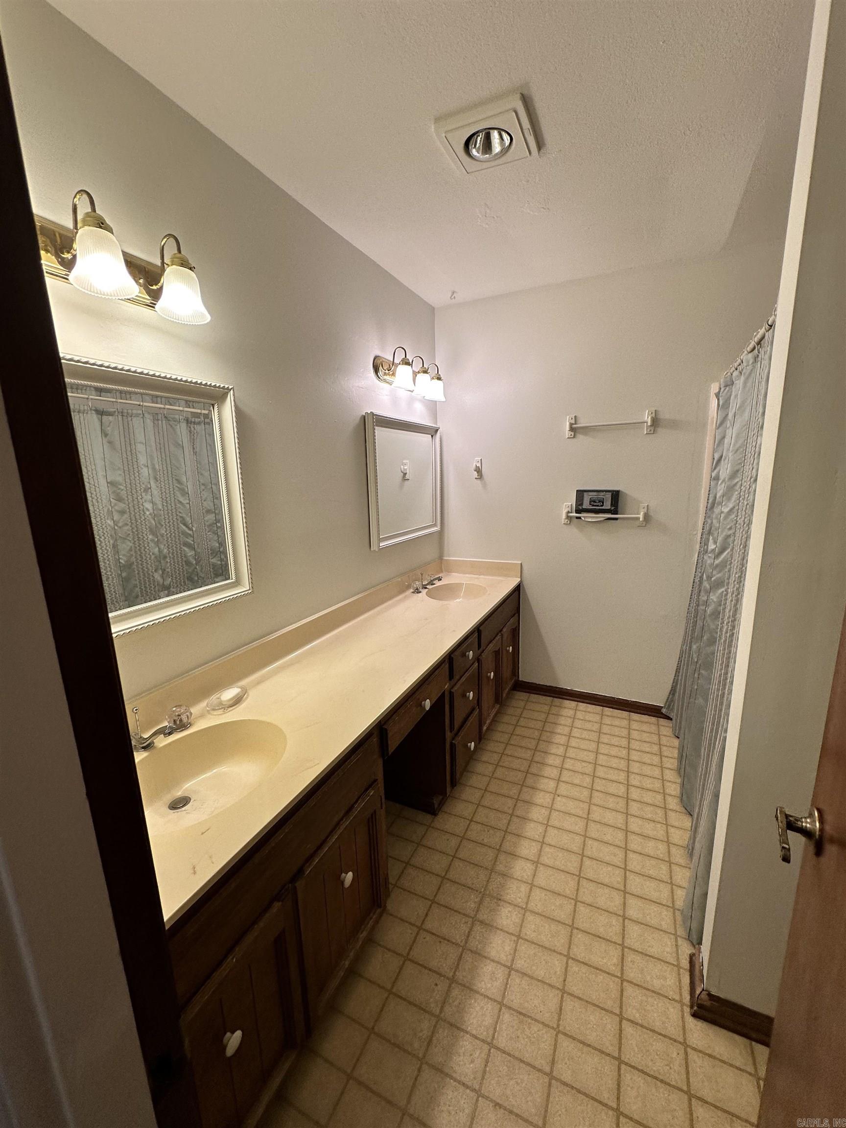 SMOKING OAKS ADD - Residential