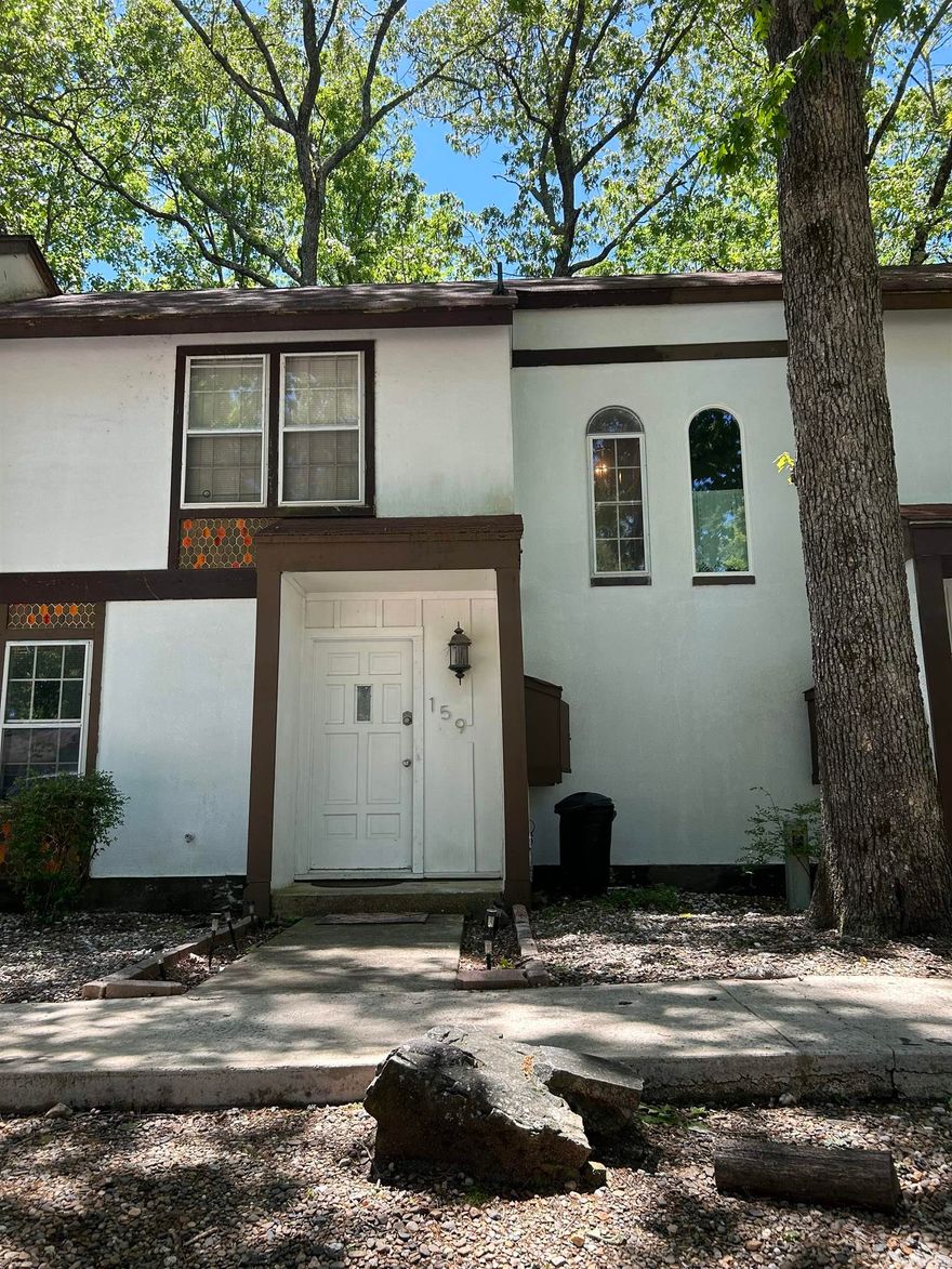 Fully furnished two bedroom, one and a half bath condo in Hot Springs Village. Condos back up to golf course. Access to all Village amenities including golf courses, lakes, tennis courts, fitness center, etc. Allows pets.