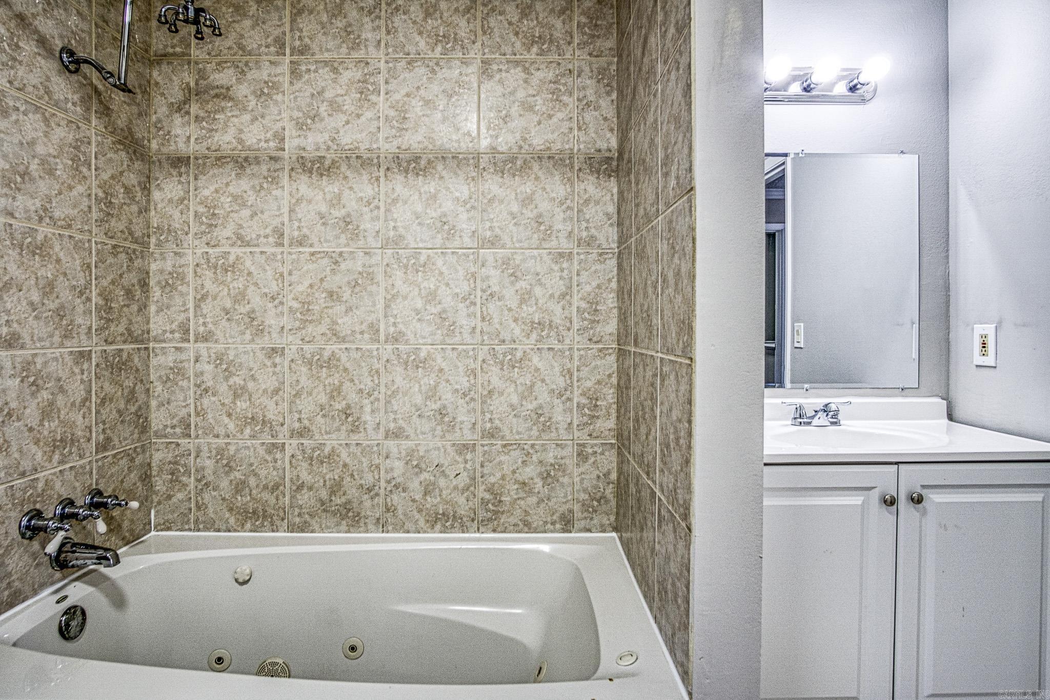 VALENCIA COURTS - Residential