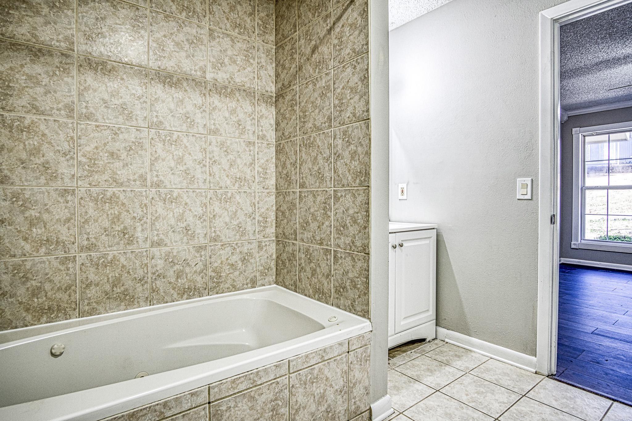 VALENCIA COURTS - Residential