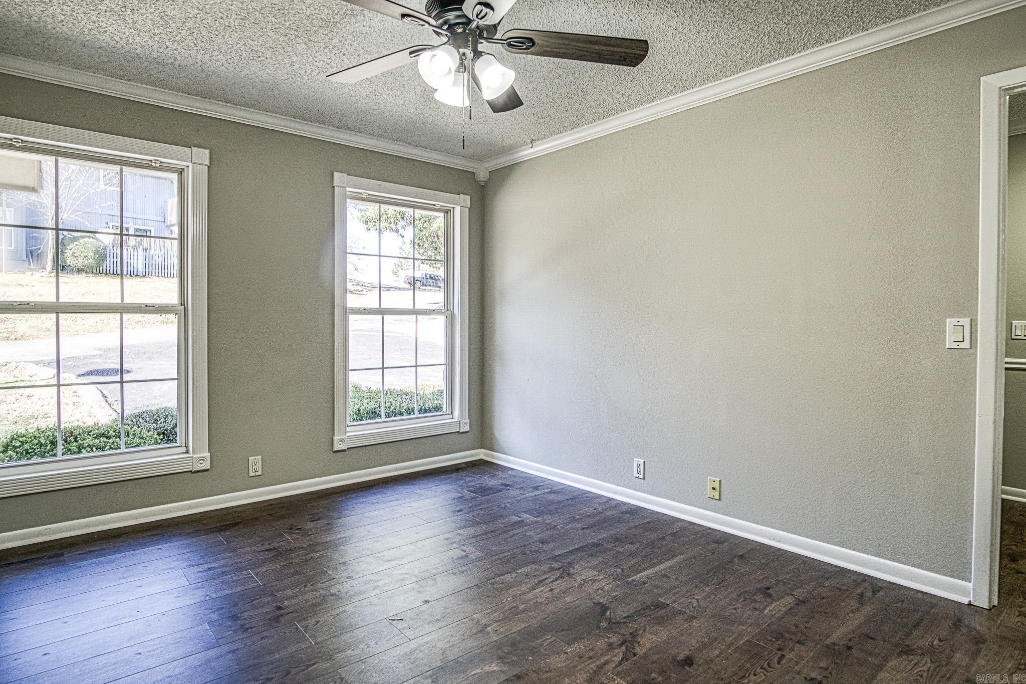 VALENCIA COURTS - Residential