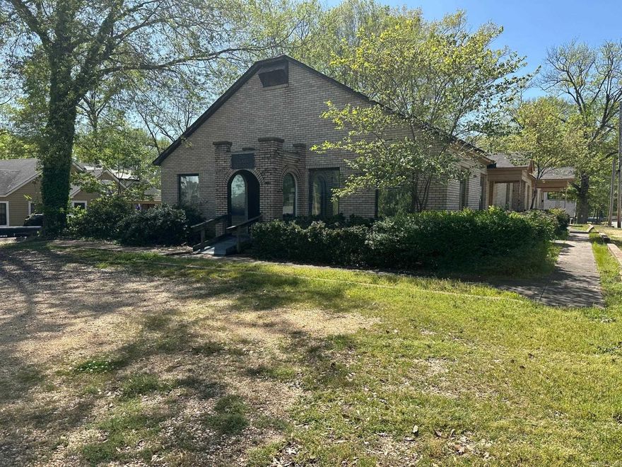 Bring your vision to life in this expansive property brimming with opportunity! Whether you’re starting fresh or expanding your current venture, this building offers flexible space and the perfect canvas for your business dream. Don’t miss this chance to secure a property that grows with your goals.