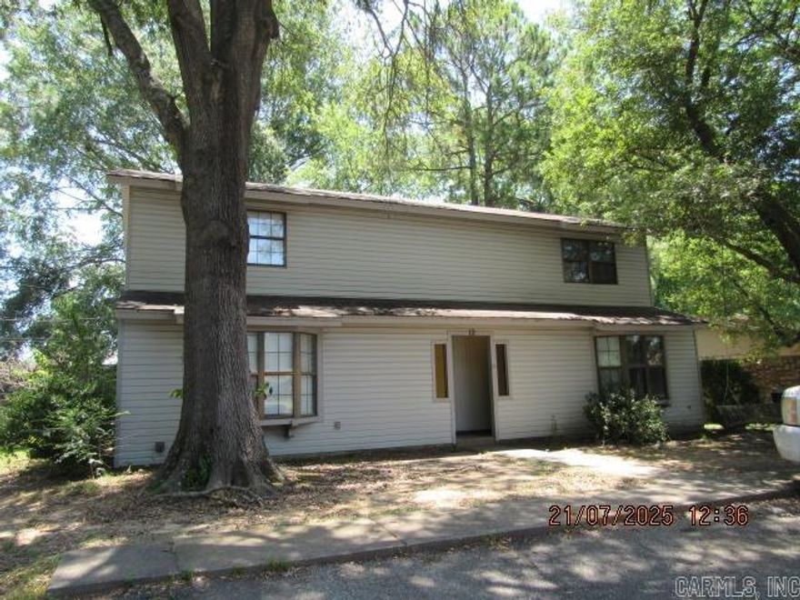 Cul-de-sac Location! Completely repainted throughout with vinyl plank flooring in the wet areas throughout. Downstairs offers an oversized family room with tile floors throughout downstairs & bay window, 1/2 bath, dining area off the galley kitchen with new refrigerator as well as equipped with range/oven & dishwasher, washer & dryer hook-ups. Upstairs offers 2 bedrooms recently installed high efficiency heat pump! All electric, close to Florence Mattison Elementary. Owner will consider a 6-month lease for $895 per month. ***PLEASE NOTE WE DO NOT ADVERTISE ON CRAIGSLIST OR FACEBOOK. ANY LISTING OF OURS SEEN IS A SCAM!!!***
