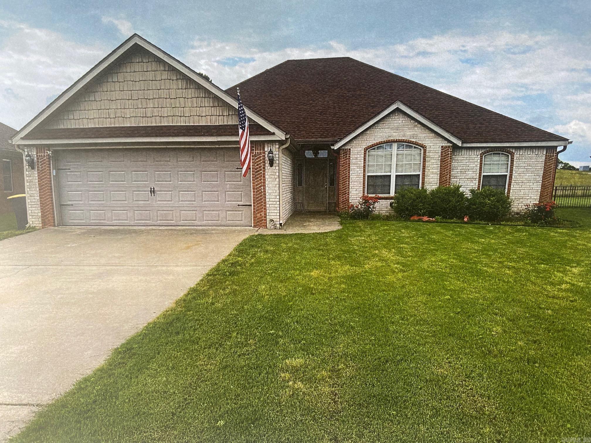 Private entrance Golf Course Community, Lakes and Rolling Hills. Lovely all brick home, wrought iron fenced back yard with zosia grass. New Roof with architectural shingles, nice landscaping.
