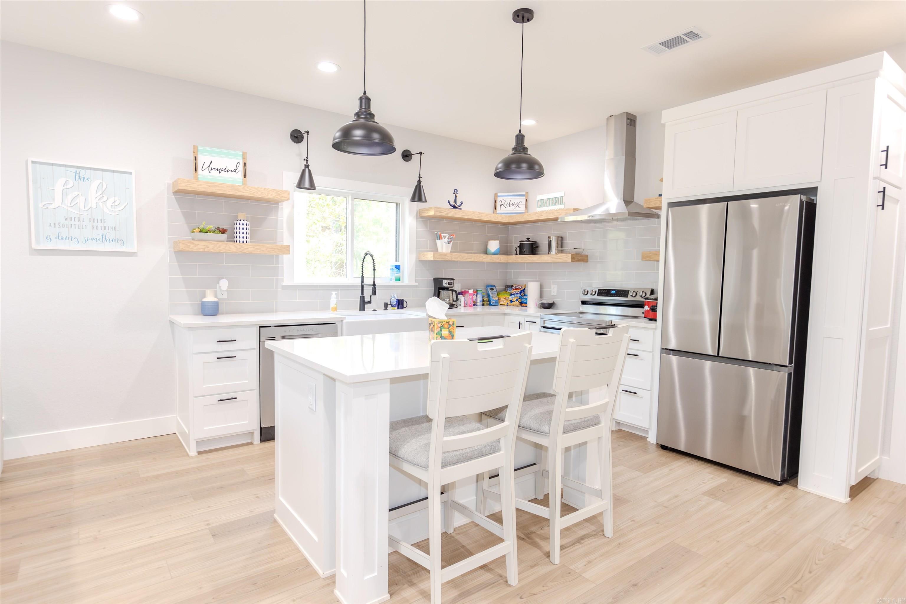 WOODLAND SHORES - Residential