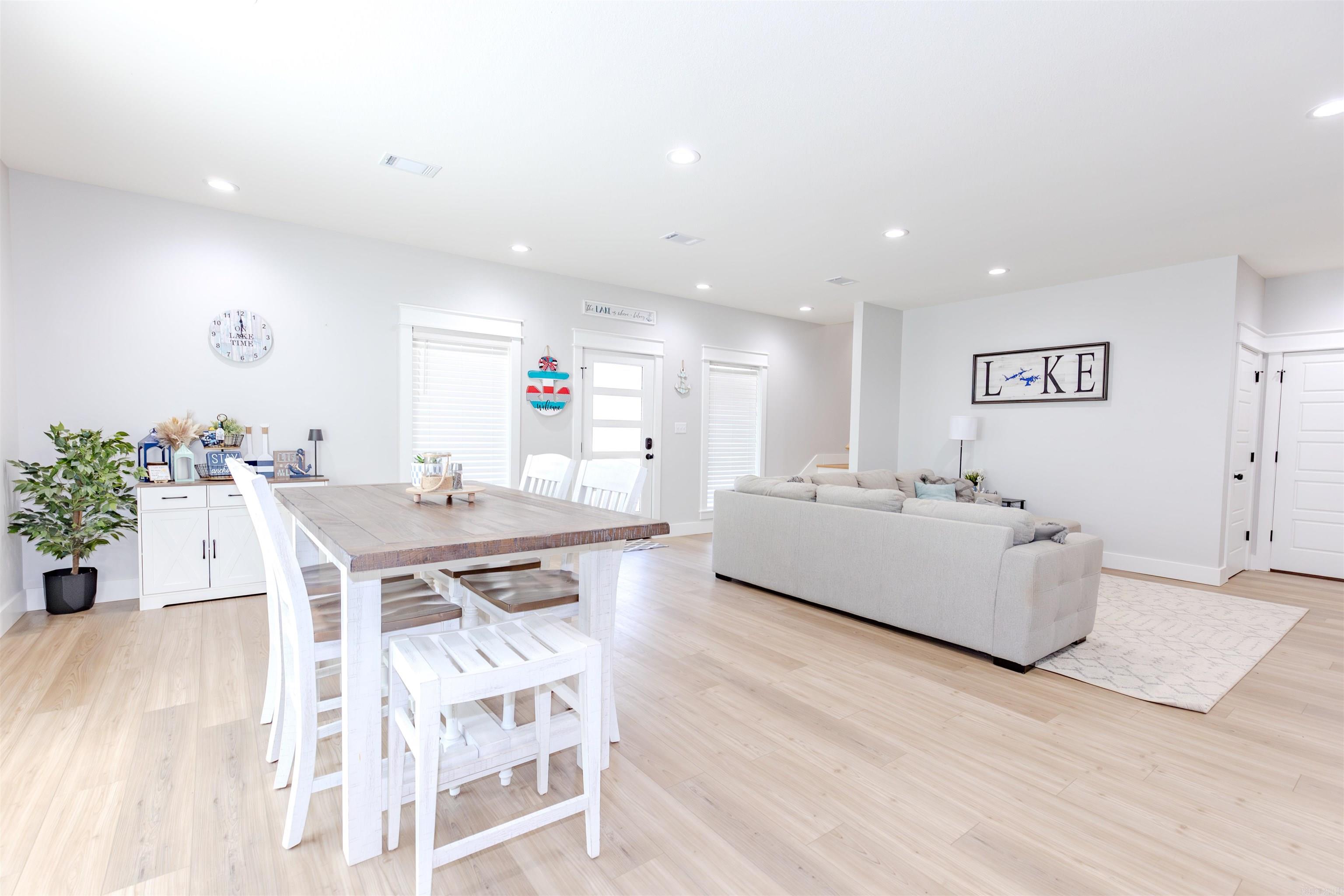 WOODLAND SHORES - Residential