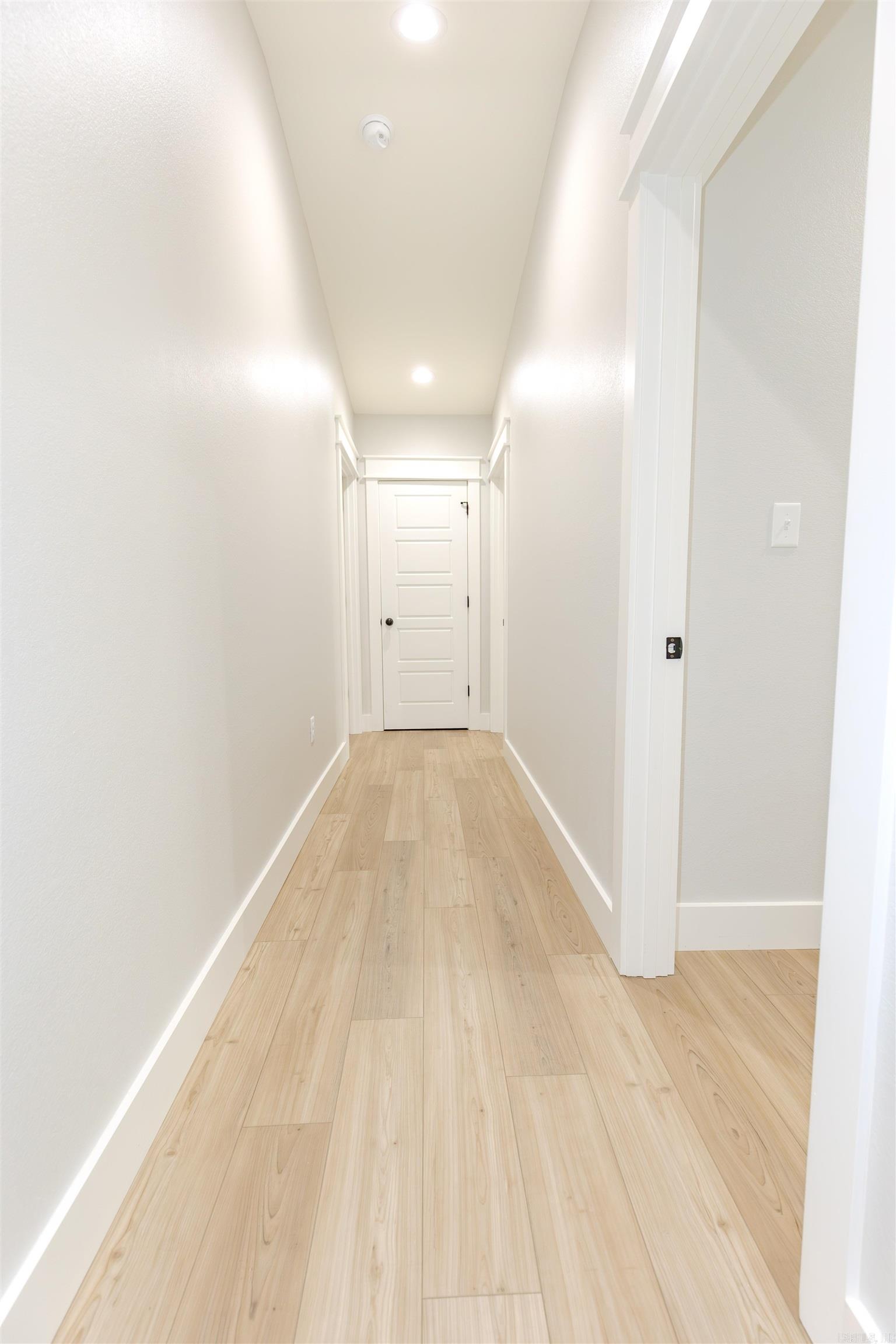 WOODLAND SHORES - Residential