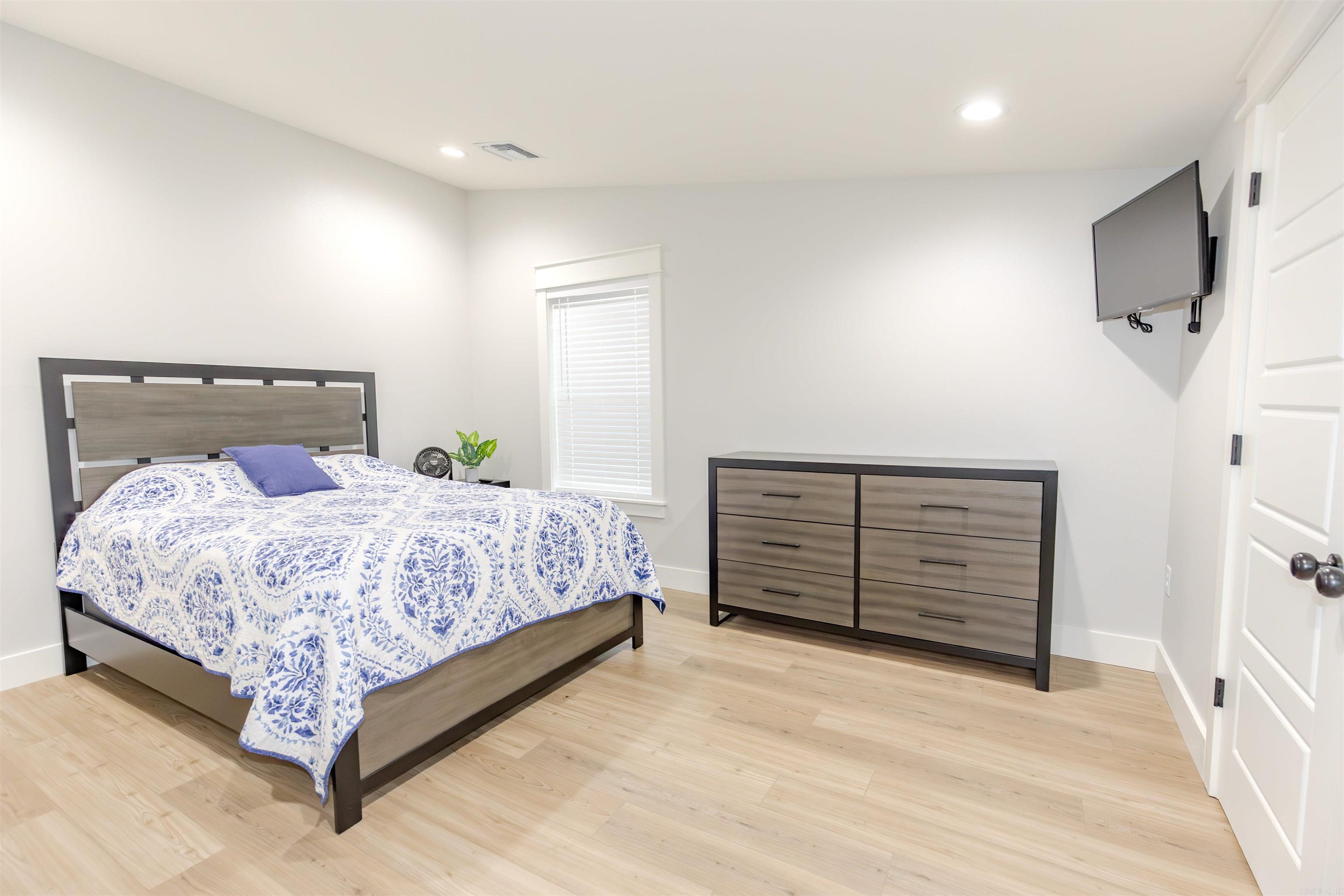 WOODLAND SHORES - Residential