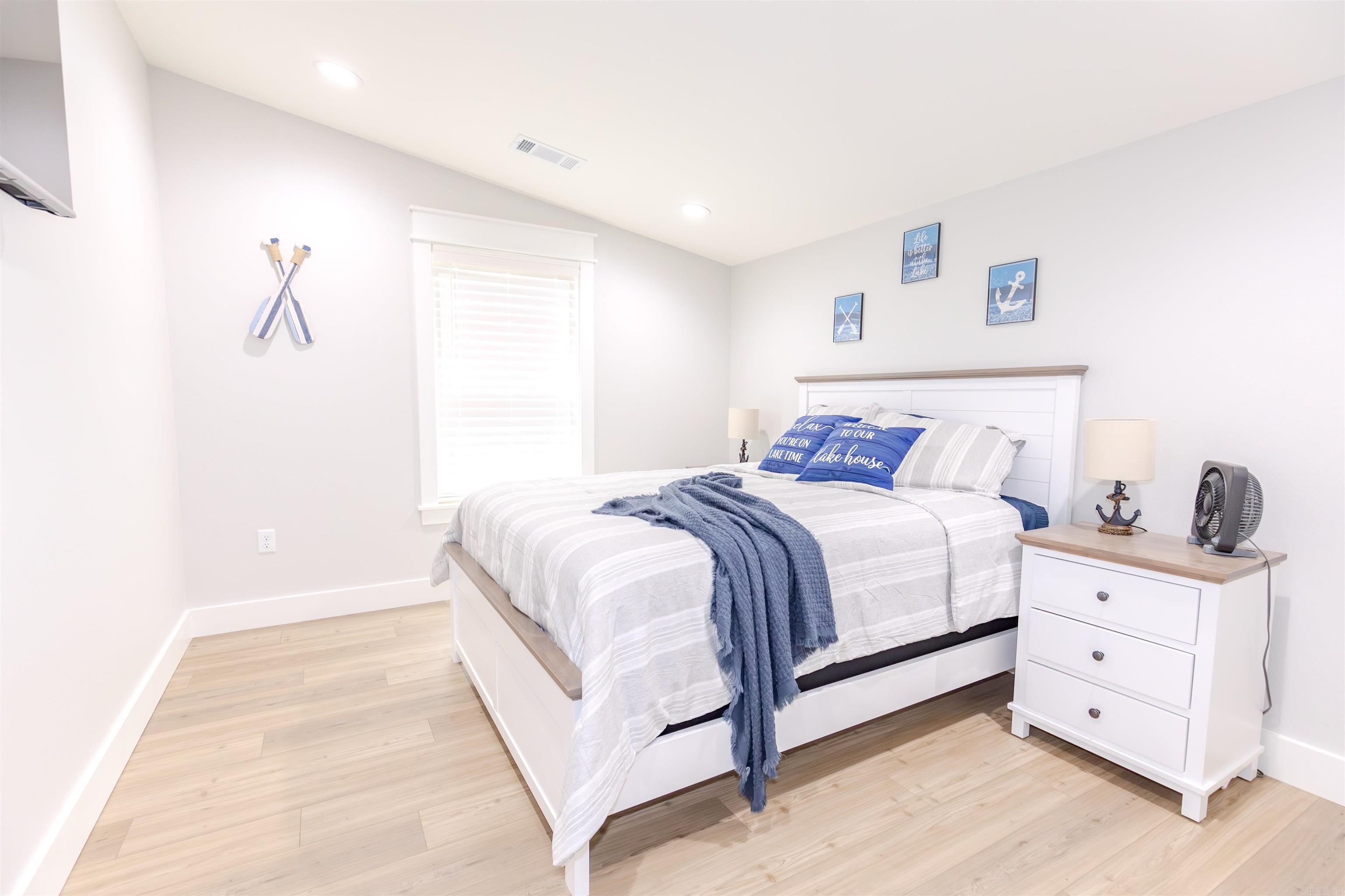 WOODLAND SHORES - Residential
