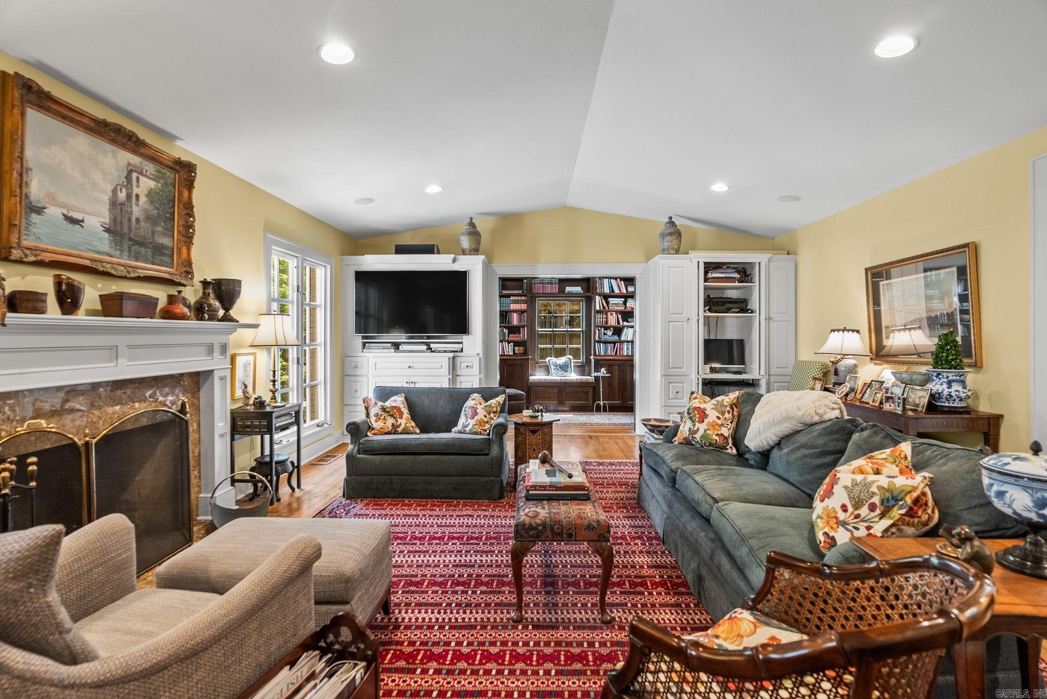 SHADOWLAWN - Residential