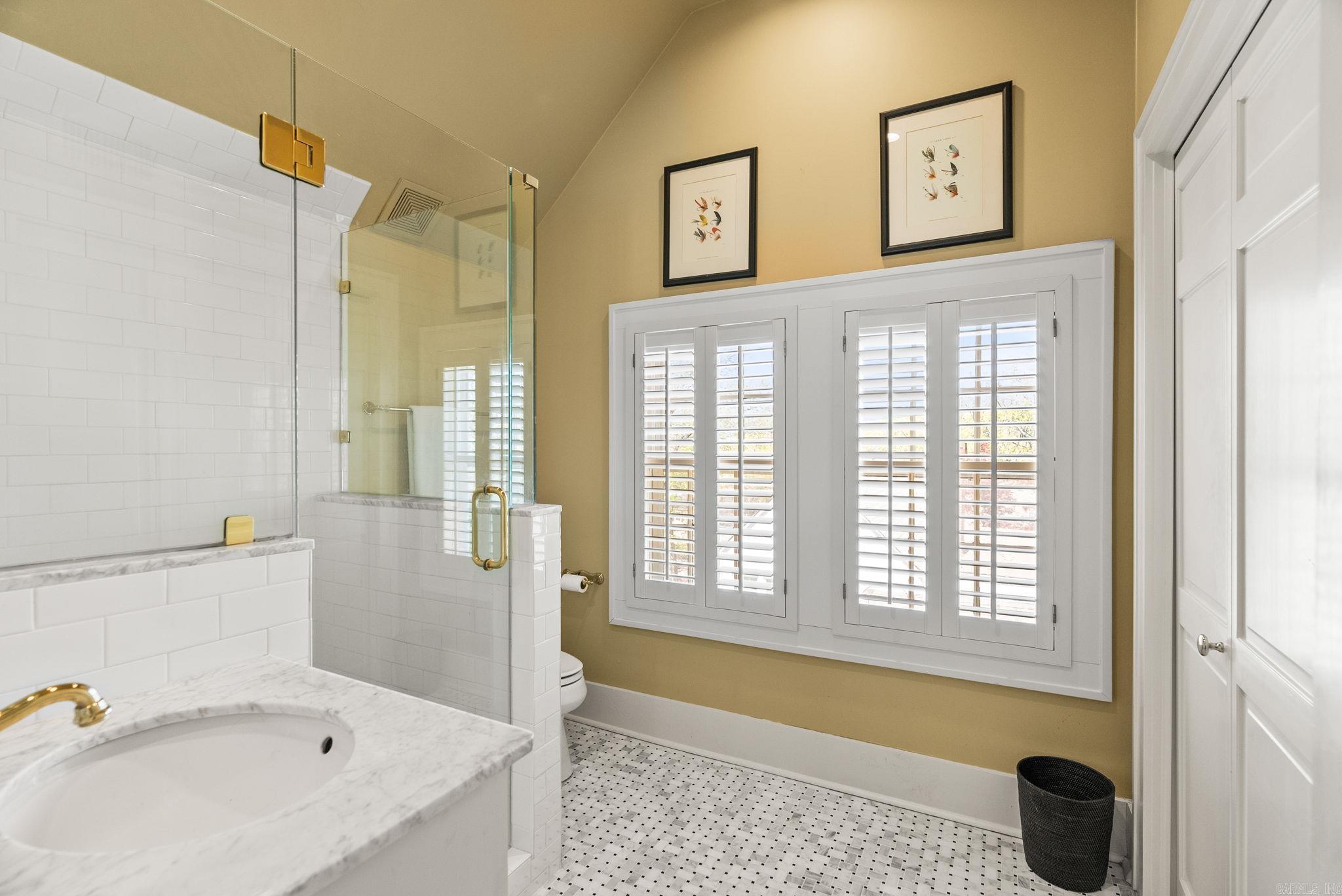 SHADOWLAWN - Residential