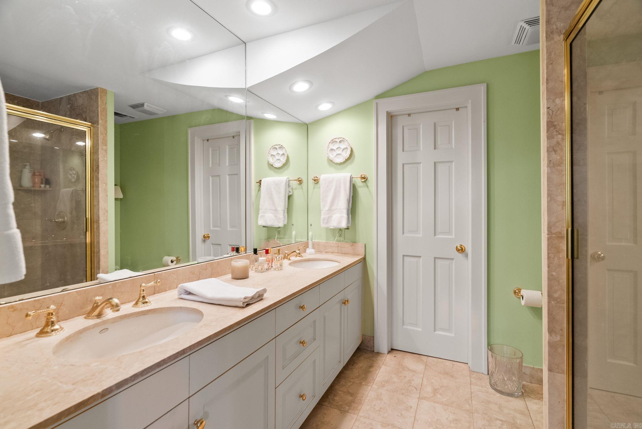 SHADOWLAWN - Residential