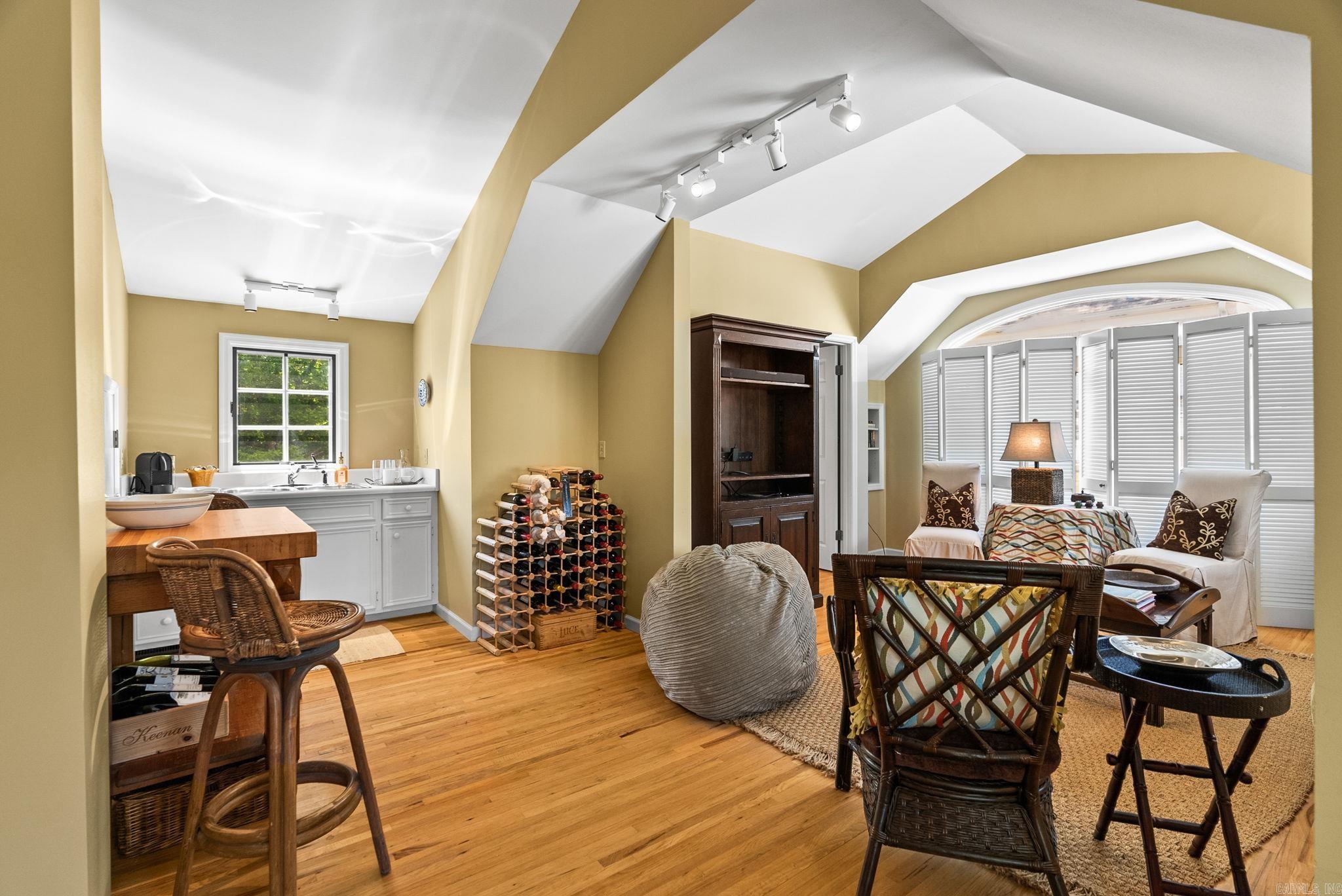 SHADOWLAWN - Residential