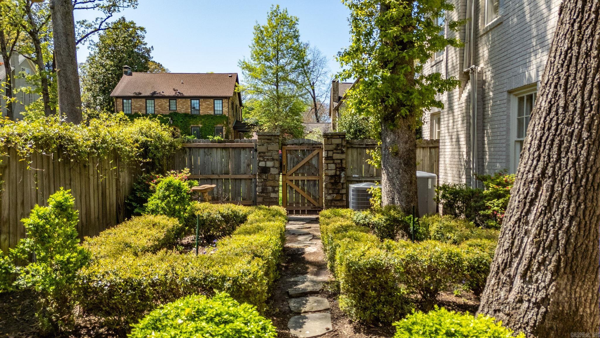 SHADOWLAWN - Residential