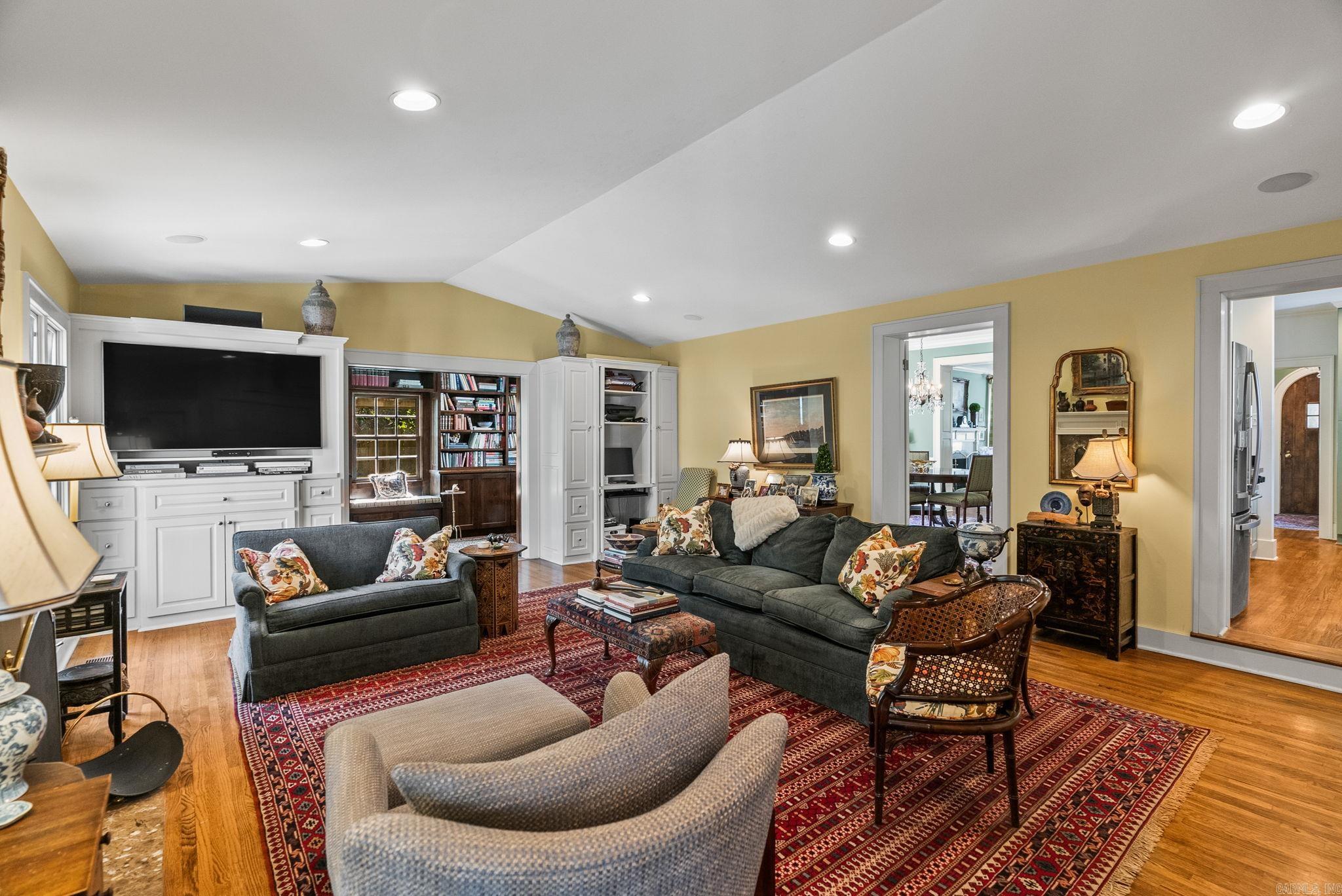 SHADOWLAWN - Residential