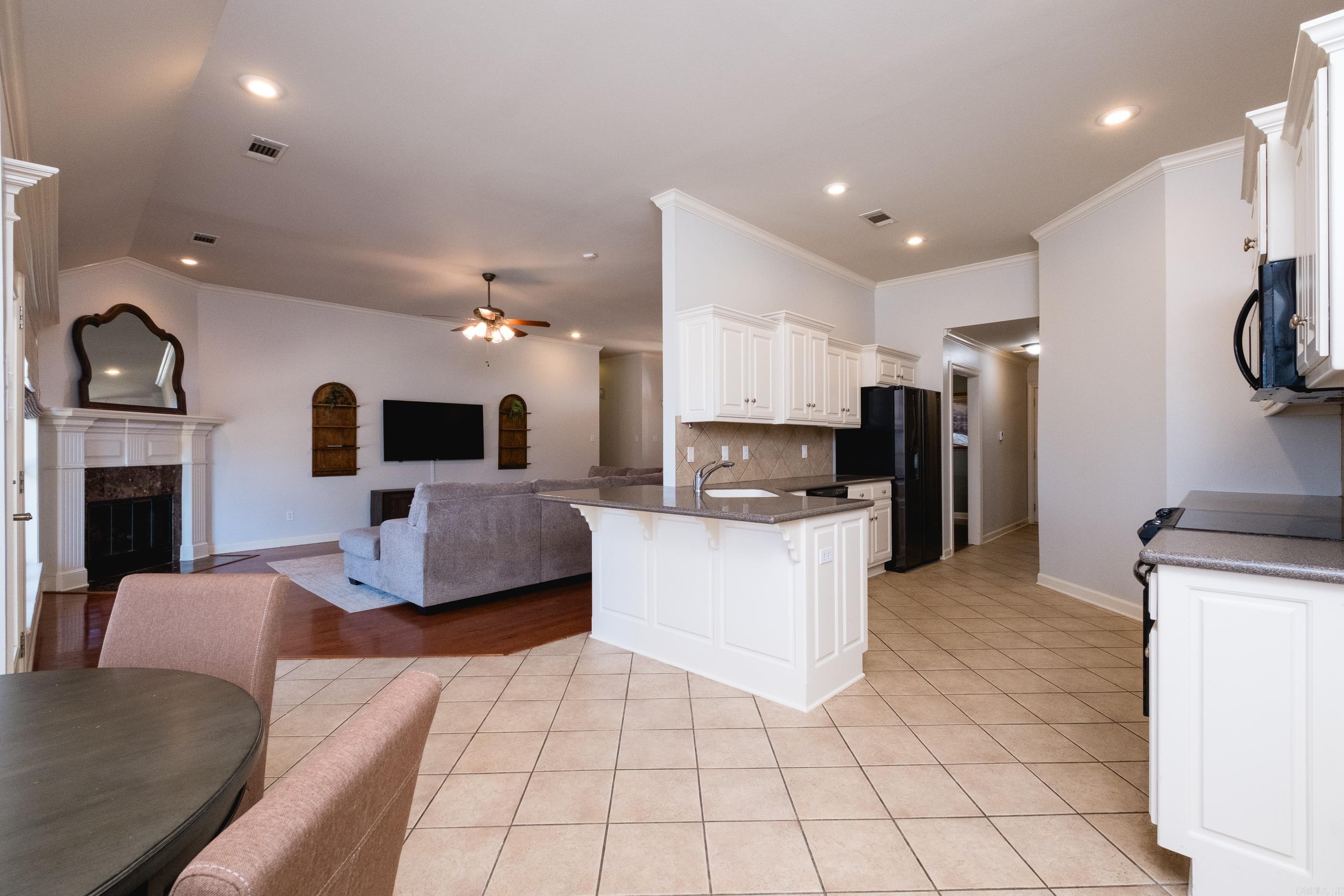 COUNTRY CLUB OF ARK THE - Residential