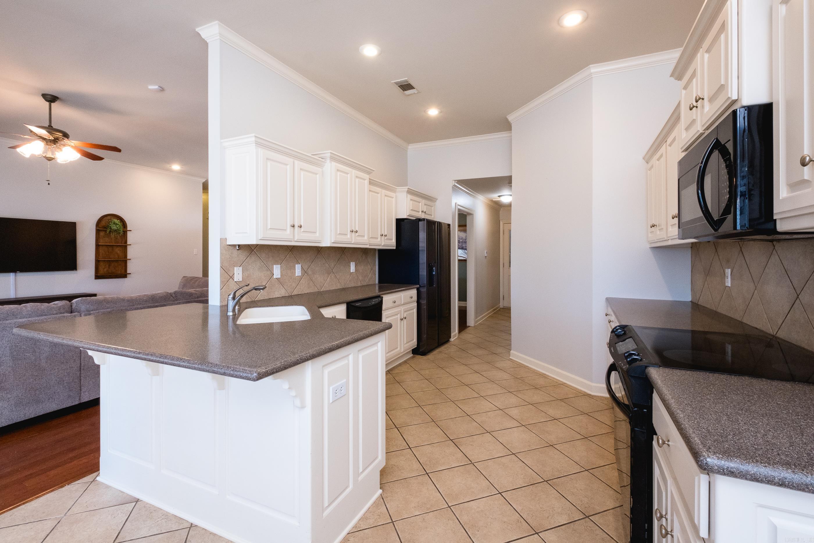 COUNTRY CLUB OF ARK THE - Residential