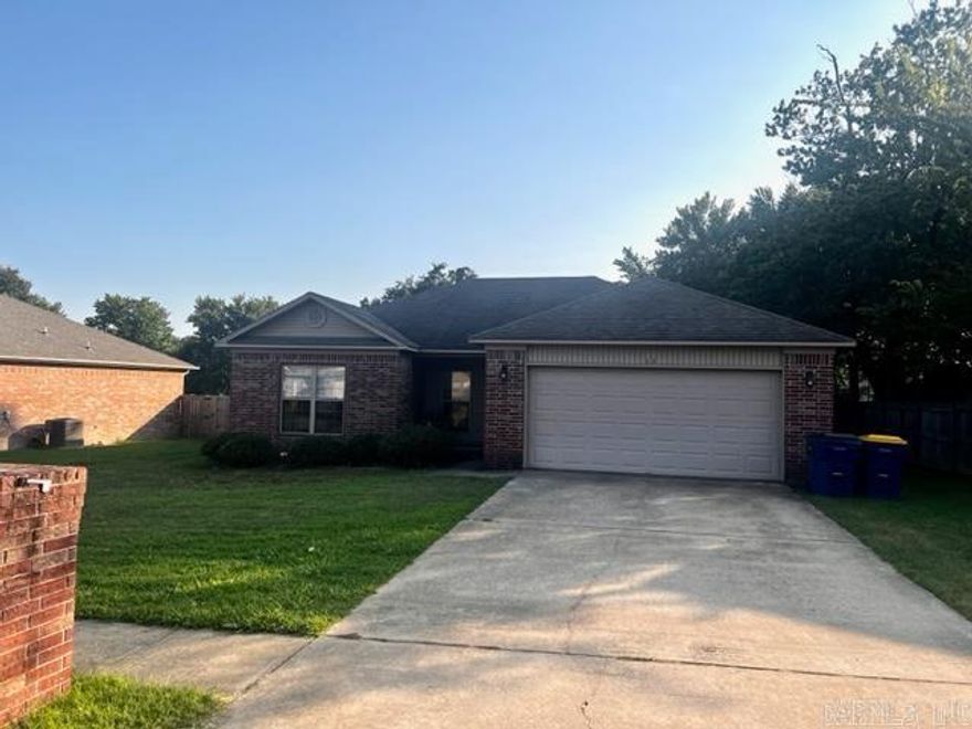 New LVT flooring, fresh paint, Fenced back yard, open kitchen/ great room.  Primary bedroom has a large walk in closet.  Double vanities in bathroom.   Split bedroom floor plan.