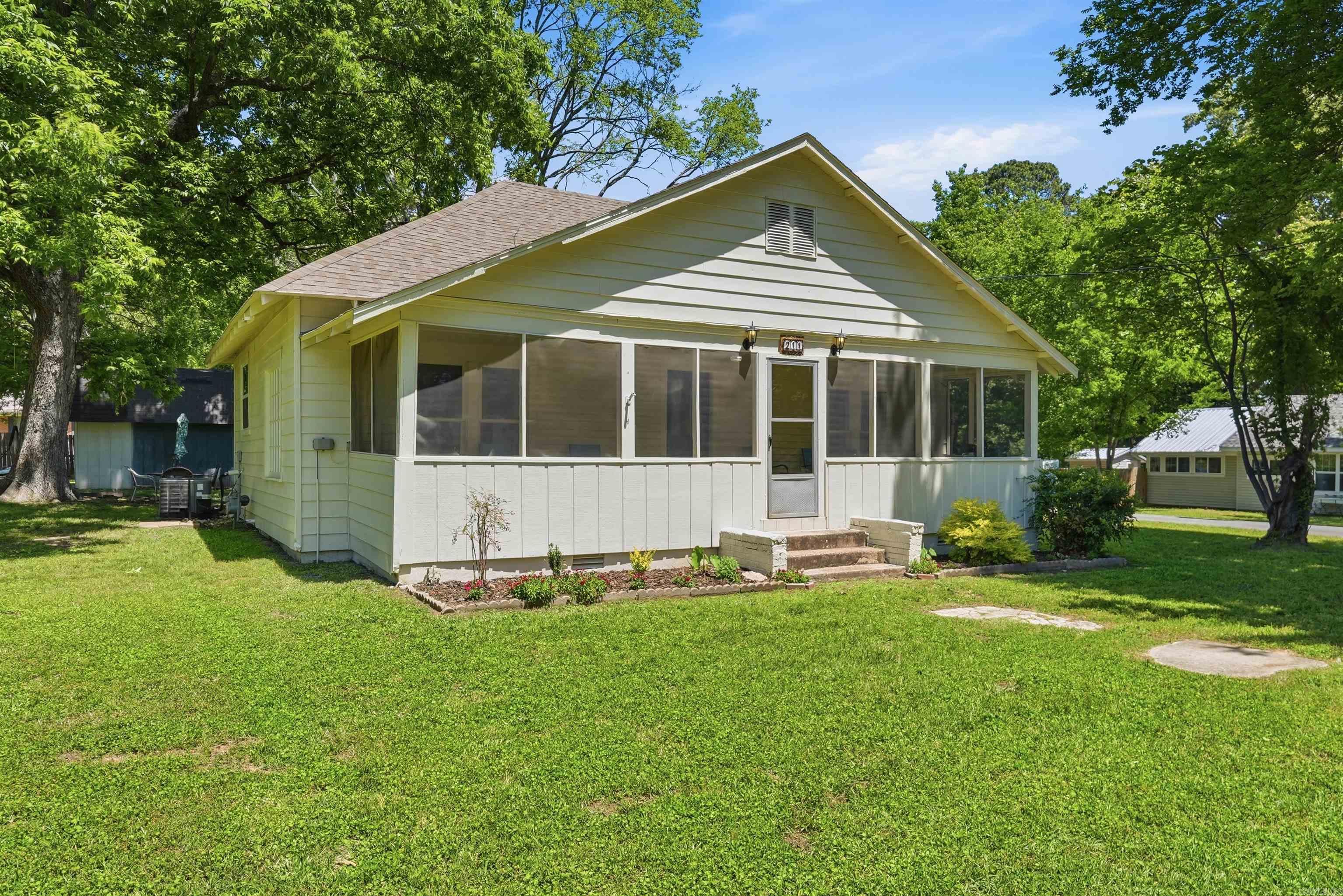 ORIGINAL TOWN-BRYANT - Residential