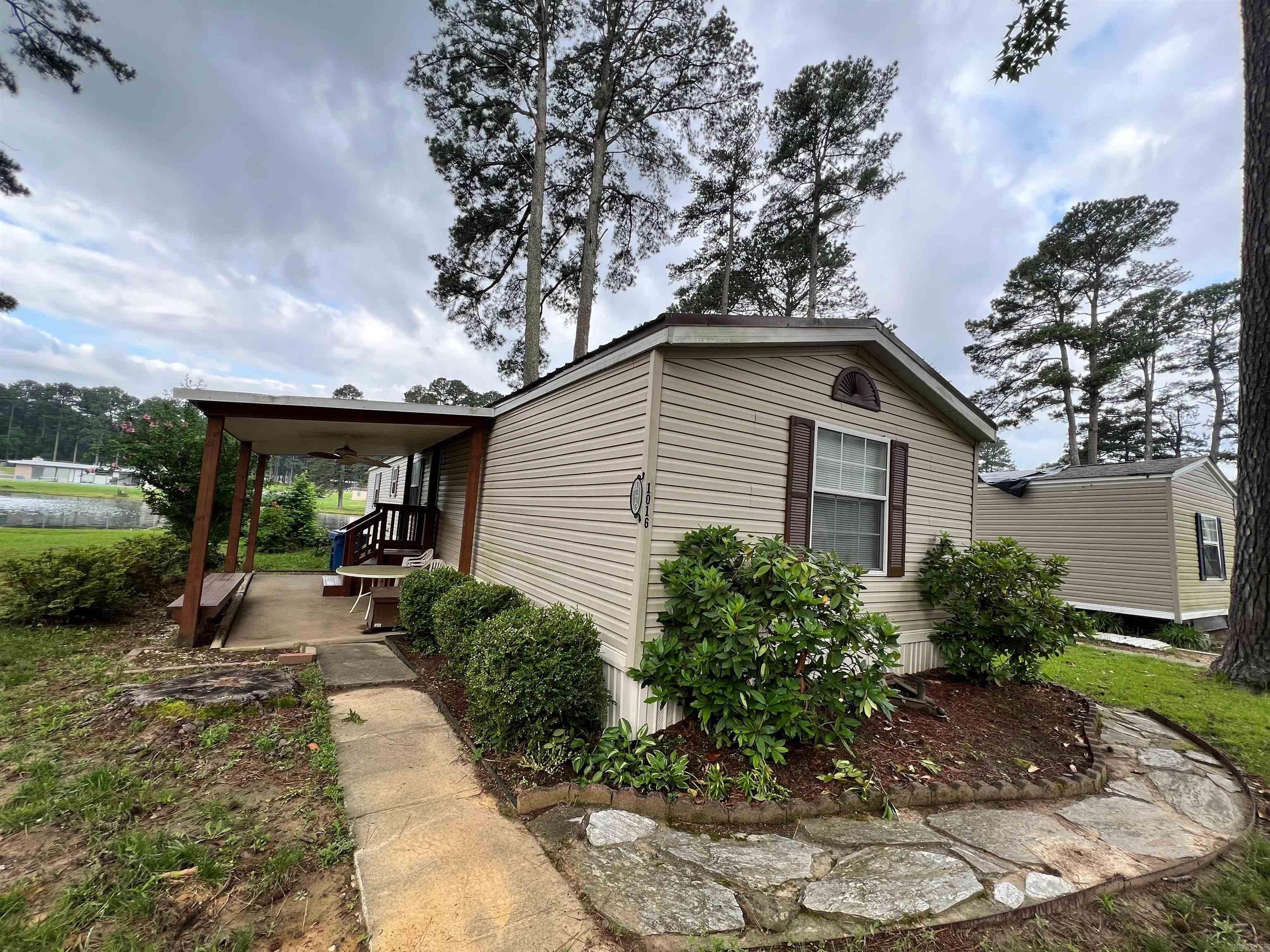 This gently used mobile home is now being sold as is with move in ready conditions. You are able to buy this home and move it to private land or stay in the mobile home community as well.