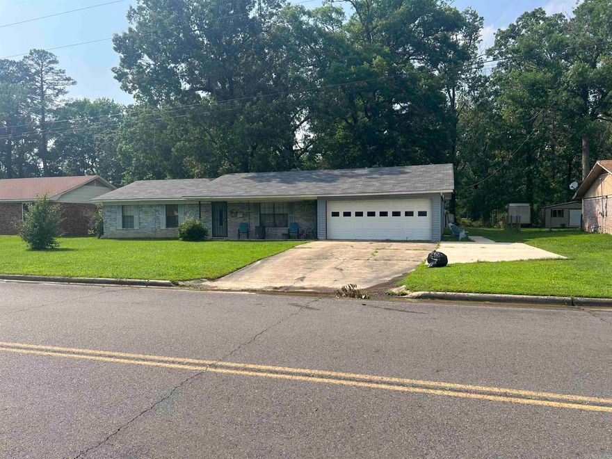 3 bedroom 2 bath home in East Camden/Harmony Grove School District.  Updates - 2023 Paint - 2022 Walkway and parking pad - 2022   light fixtures in living room, bonus room, primary bedroom, dining area will be replaced. Window coverings do not remain. Ring and alarm system will not remain.