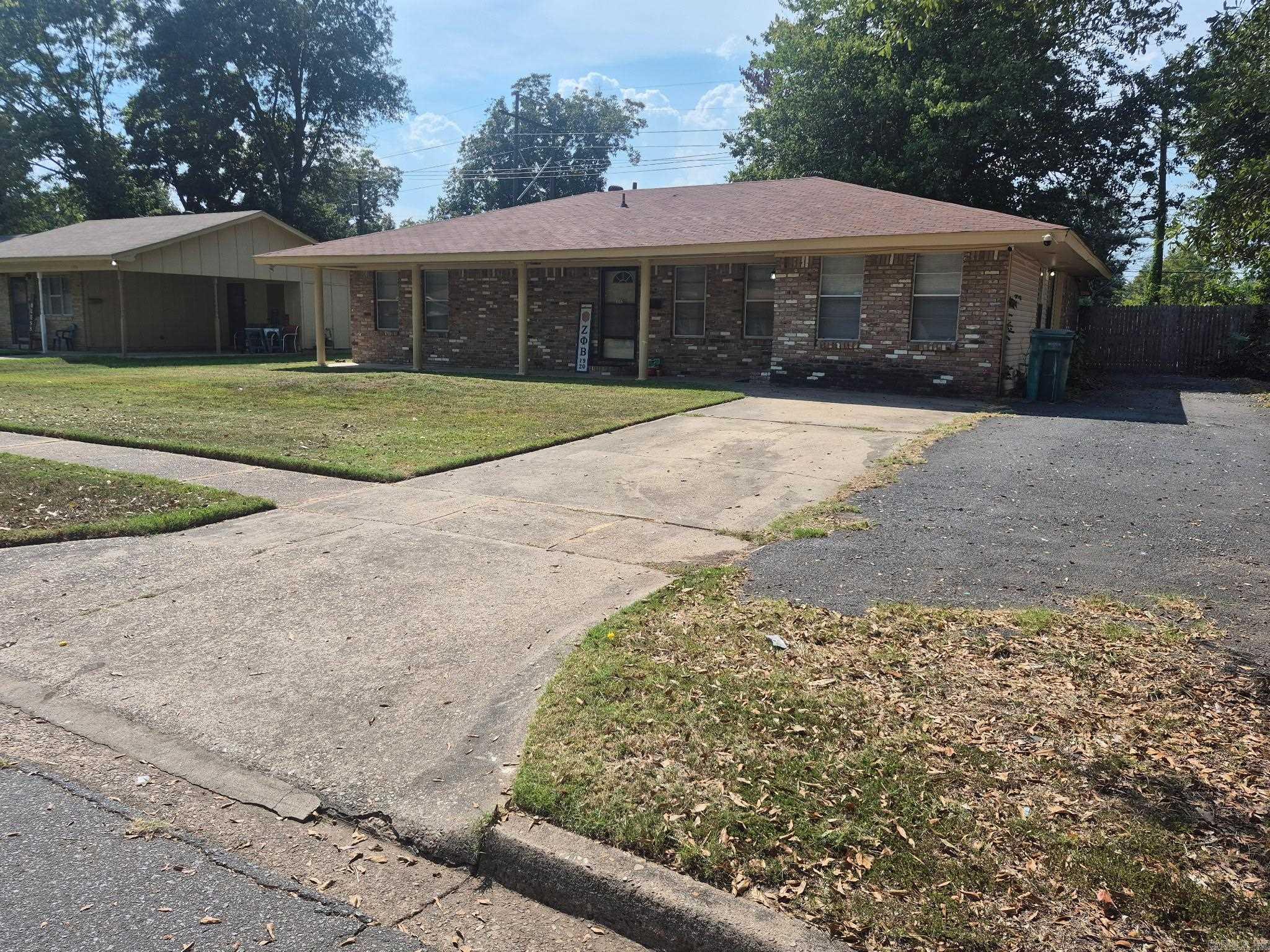 SPACIOUS 4 BDRM, 2 FULL & 1/2 BATH, HUGE GREATROOM DINING COMBO, EAT IN KITCHEN, A HUGH BKYD, EXTRA WIDE PARKING PAD, ALL BRICK HOME LOCATED IN A WELL ESTABLISHED NEIGHBORHOOD. A LITTLE TLC AND U CAN MAKE IT TO YOUR DREAM COME TRUE**A MUST SEE**FHA 203K (minor repairs), CASH & CONVENTIONAL FINANCING IS ACCEPTED AND MUST PRESENT PREQUAL OR PROOF OF FUNDING WITH OFFER. NO EXCEPTIONS ** PROPERTY PRICED TO SELL AS IS***INSPECTIONS WELCOME FOR INFORMATIONAL PURPOSES ONLY CALLING ALL INVESTORS, 1ST TIME HOMEBUYERS SHOWING SEE....AGENT REMARKS & MUST TEXT 501-425-5727