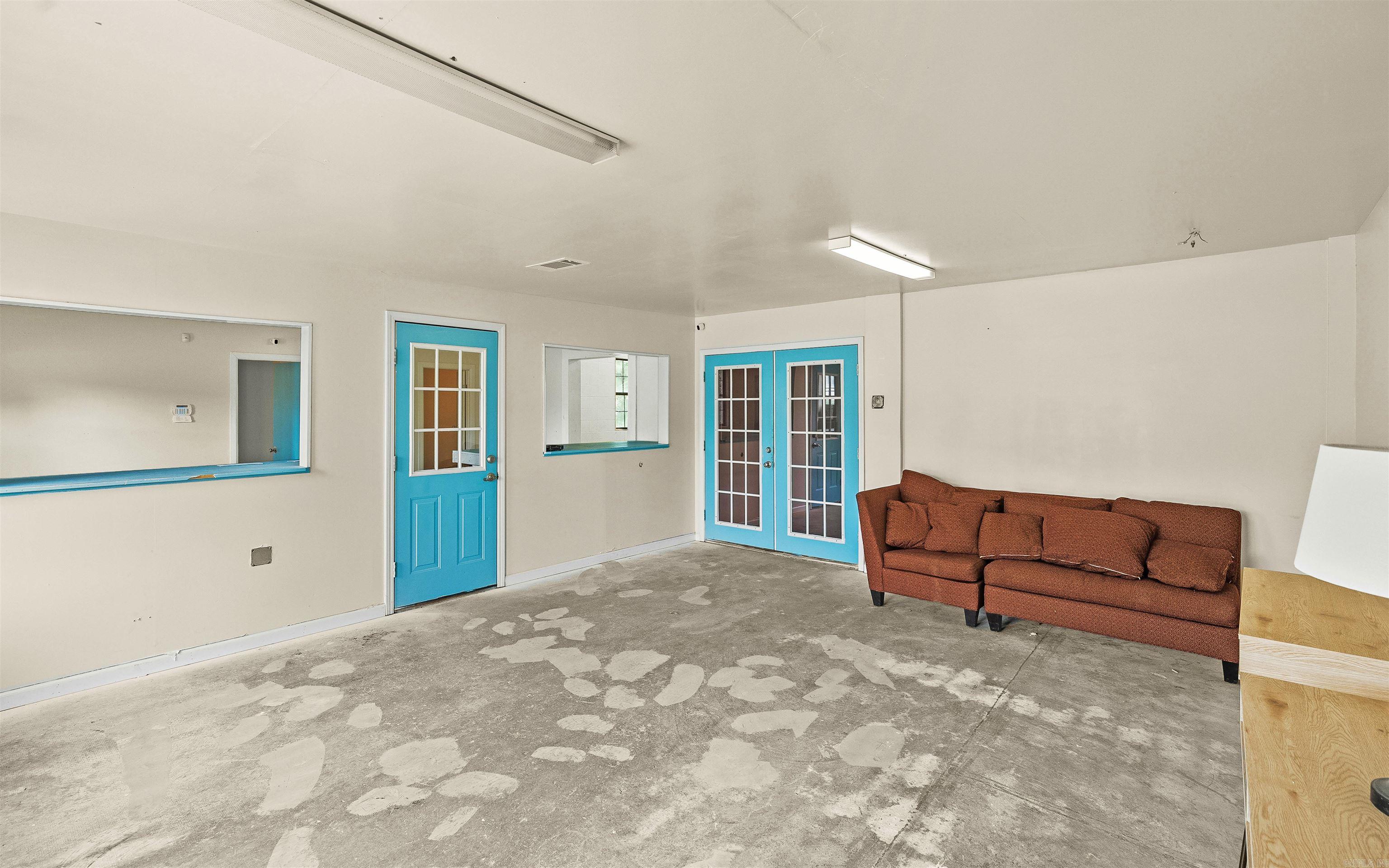 Metes & Bounds - Commercial Sale