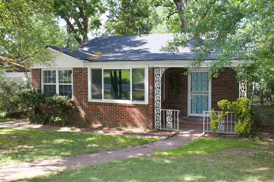 Charming 2-bedroom, 1-bath home located at 6312 Kenwood Rd in the heart of Cammack Village! This inviting property offers comfort, convenience, and a highly desirable location just minutes from local shops, dining, and all that Little Rock has to offer. Inside, you’ll find a functional layout filled with natural light, creating a warm and welcoming atmosphere.
