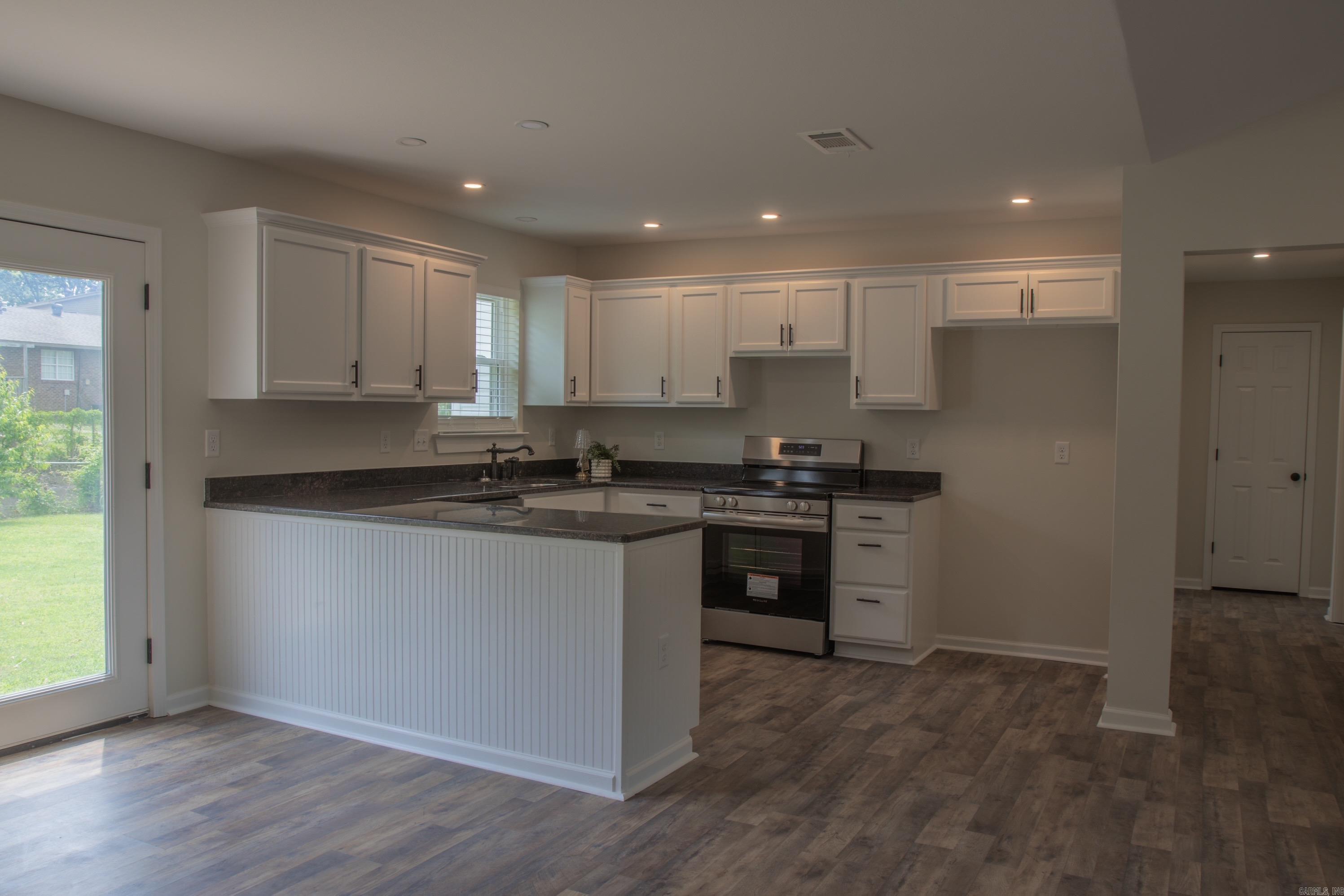NORTH HILLS MANOR - Residential