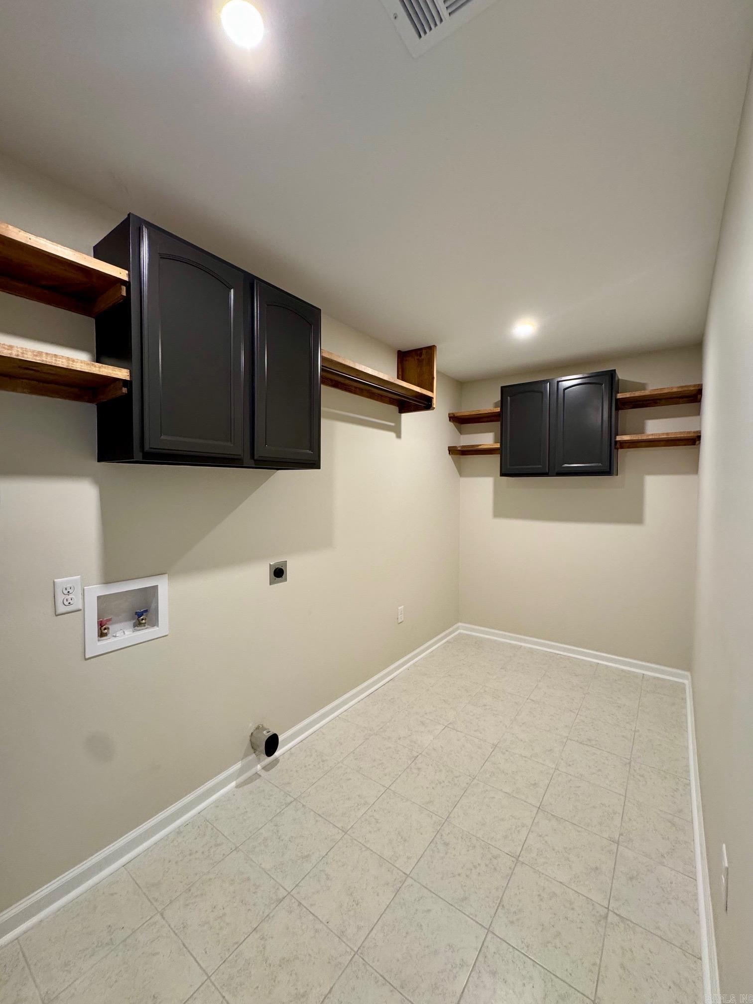 NORTH HILLS MANOR - Residential