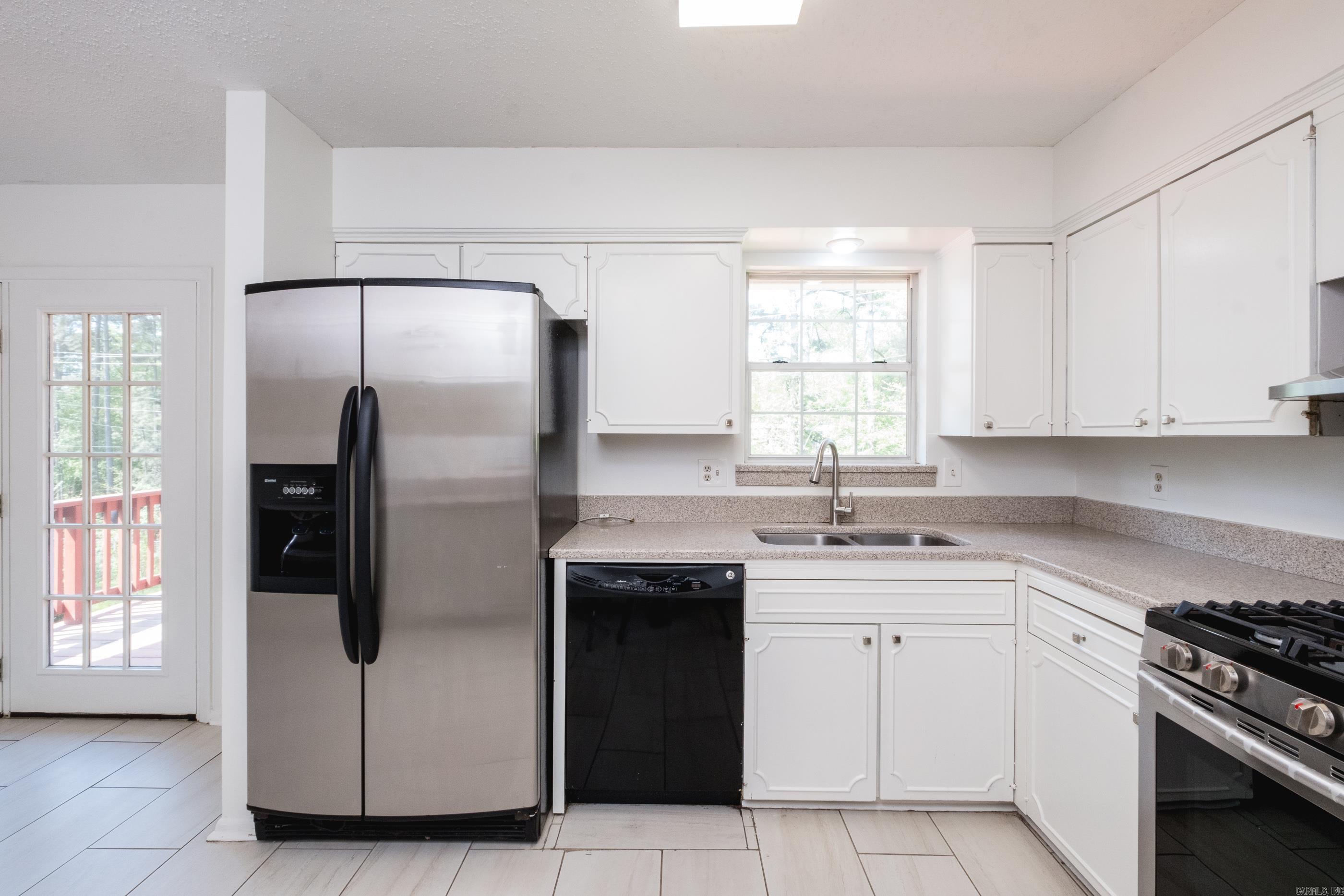 COLONY WEST - Residential