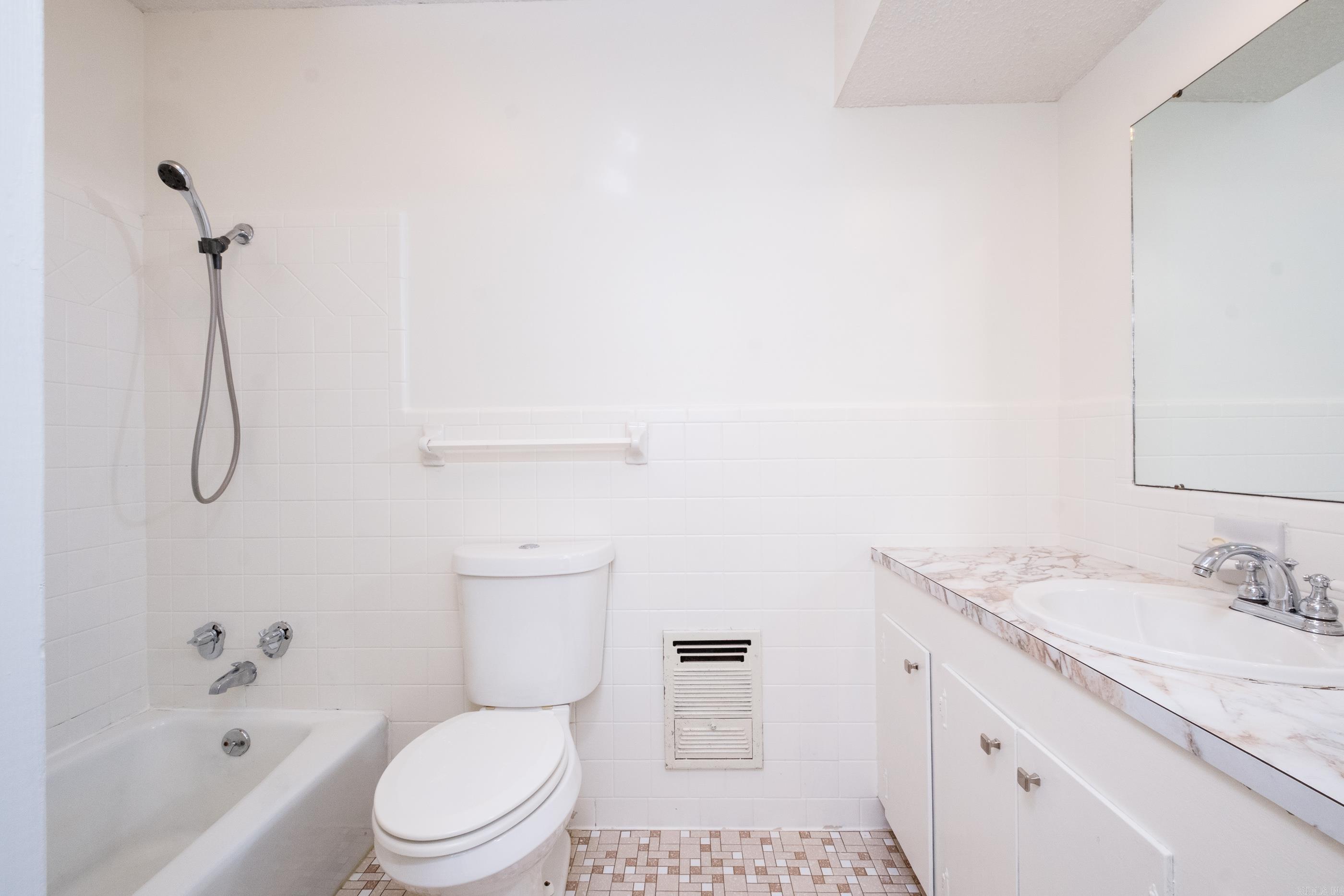 COLONY WEST - Residential