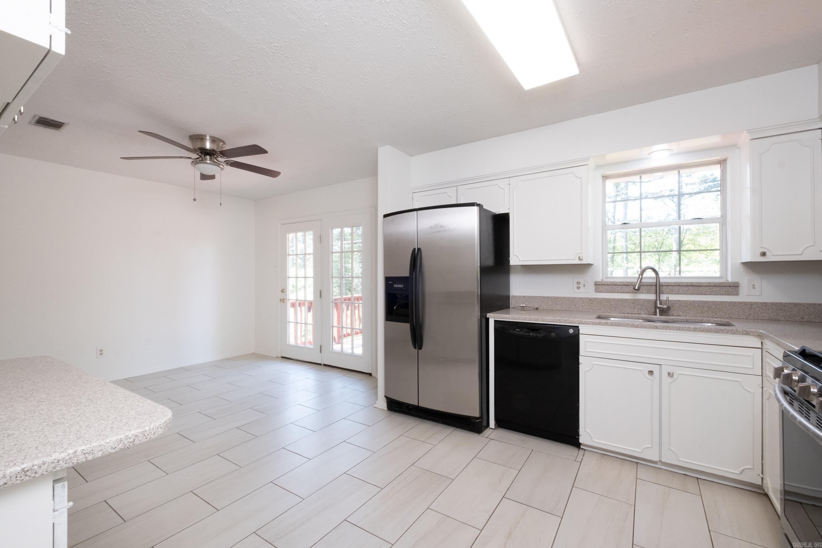 COLONY WEST - Residential