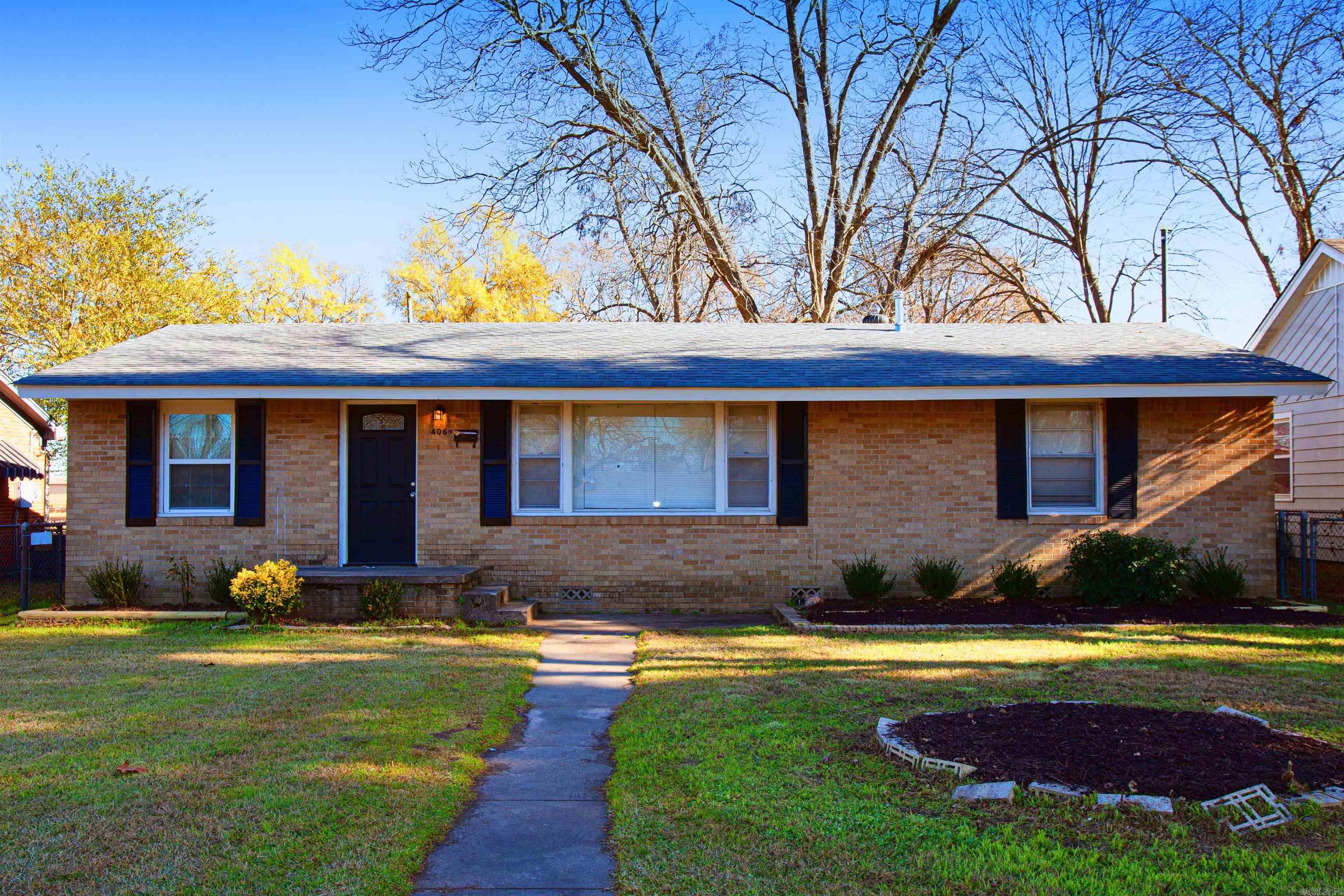 Great 4 bedroom and 2 bathroom located in North Little Rock. This house is is just waiting on you to call it home. If you are have a growing family, this house is for you! Tenant occupied, 24-hour notice for showings.