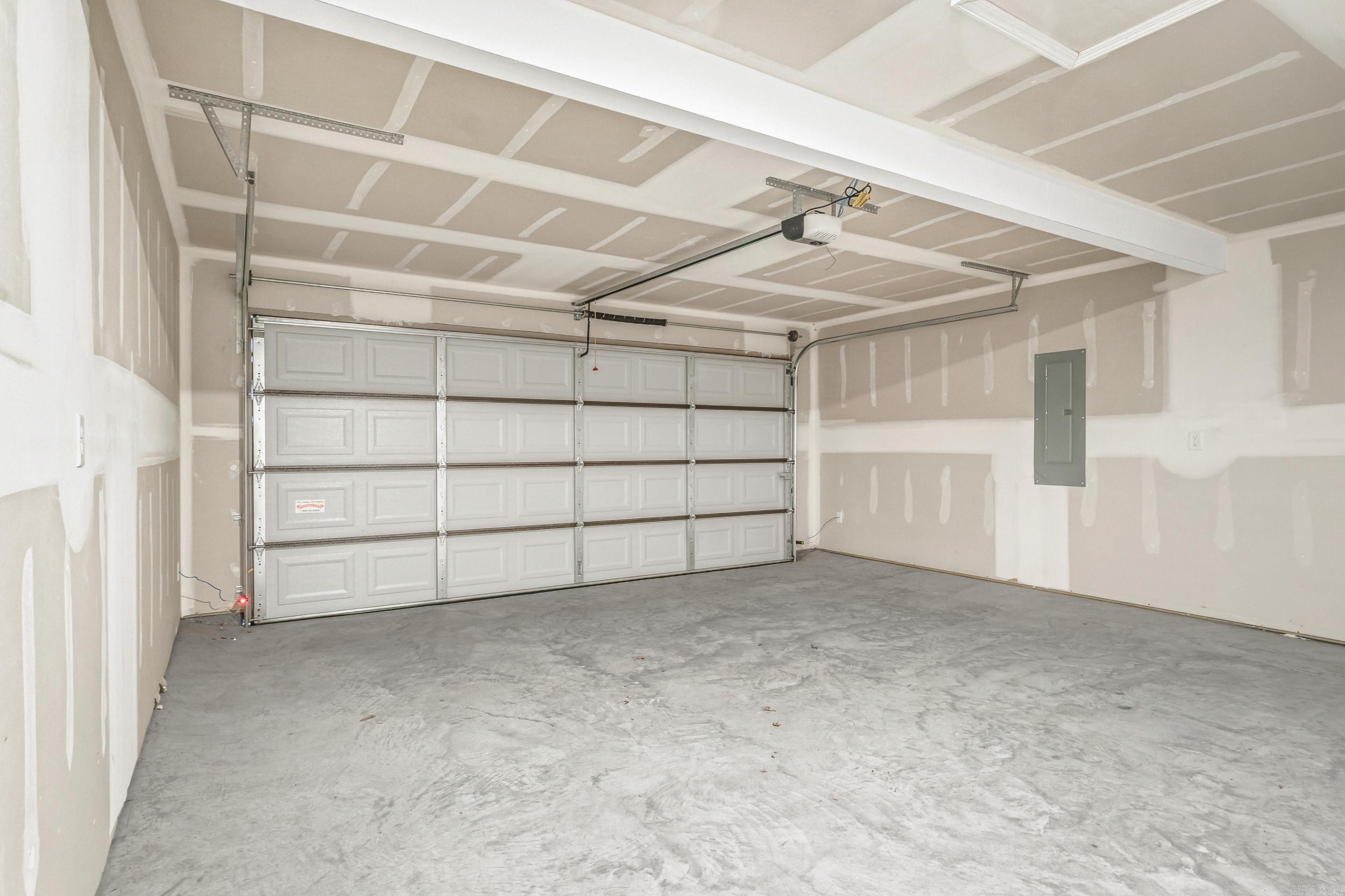 TRAMMEL ESTATES - Residential