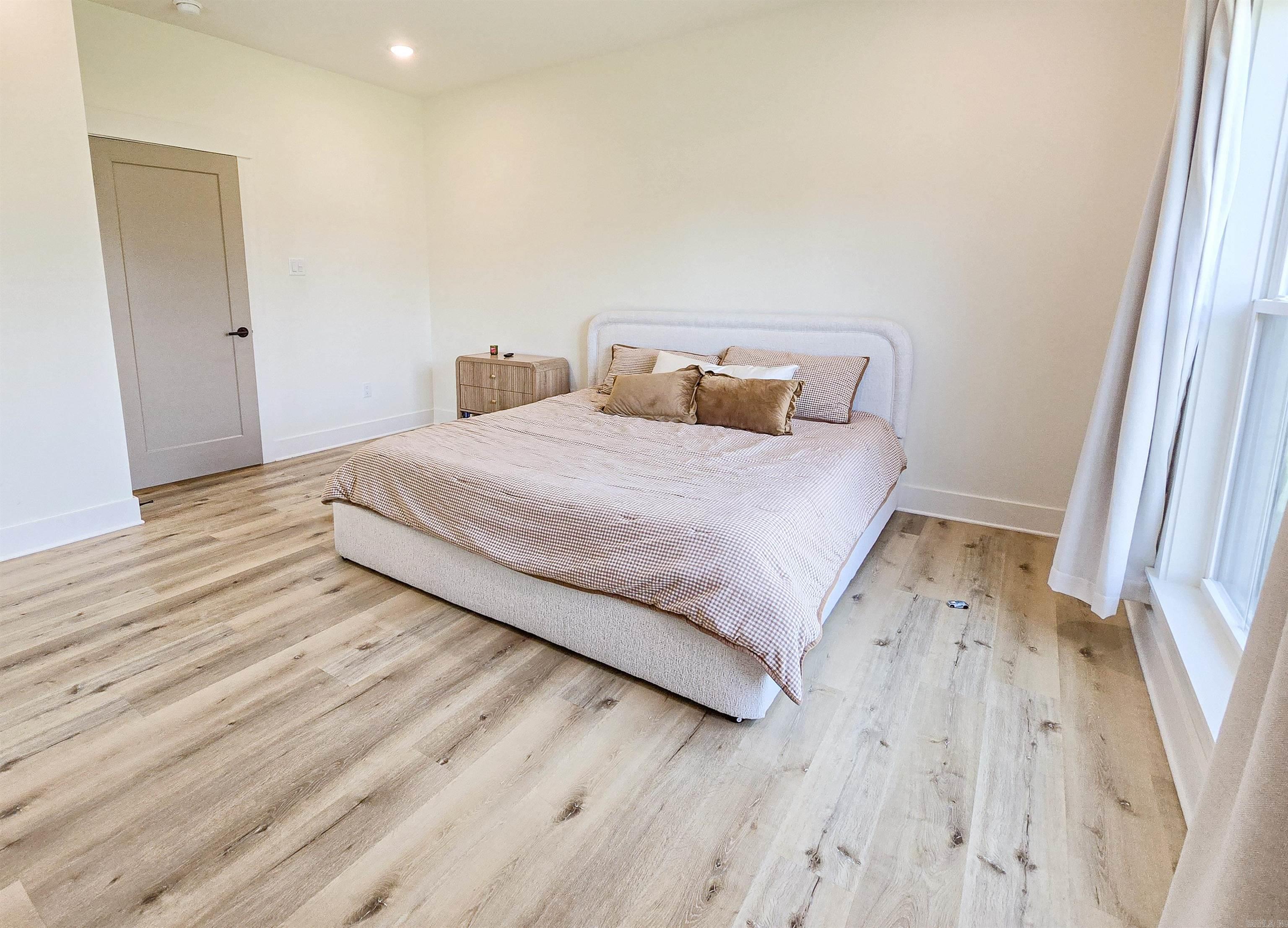 EAST MEADOW - Residential
