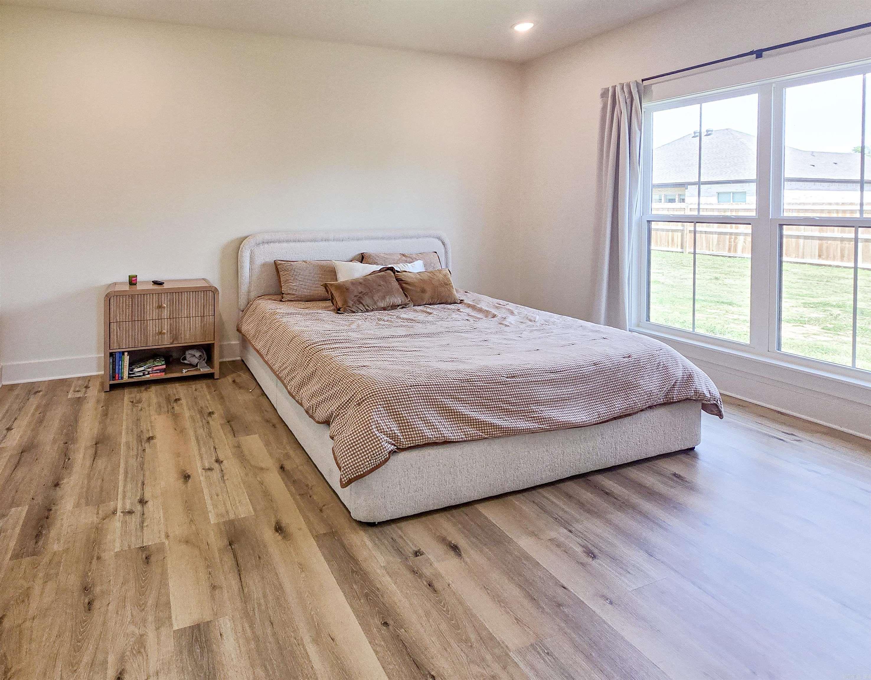 EAST MEADOW - Residential