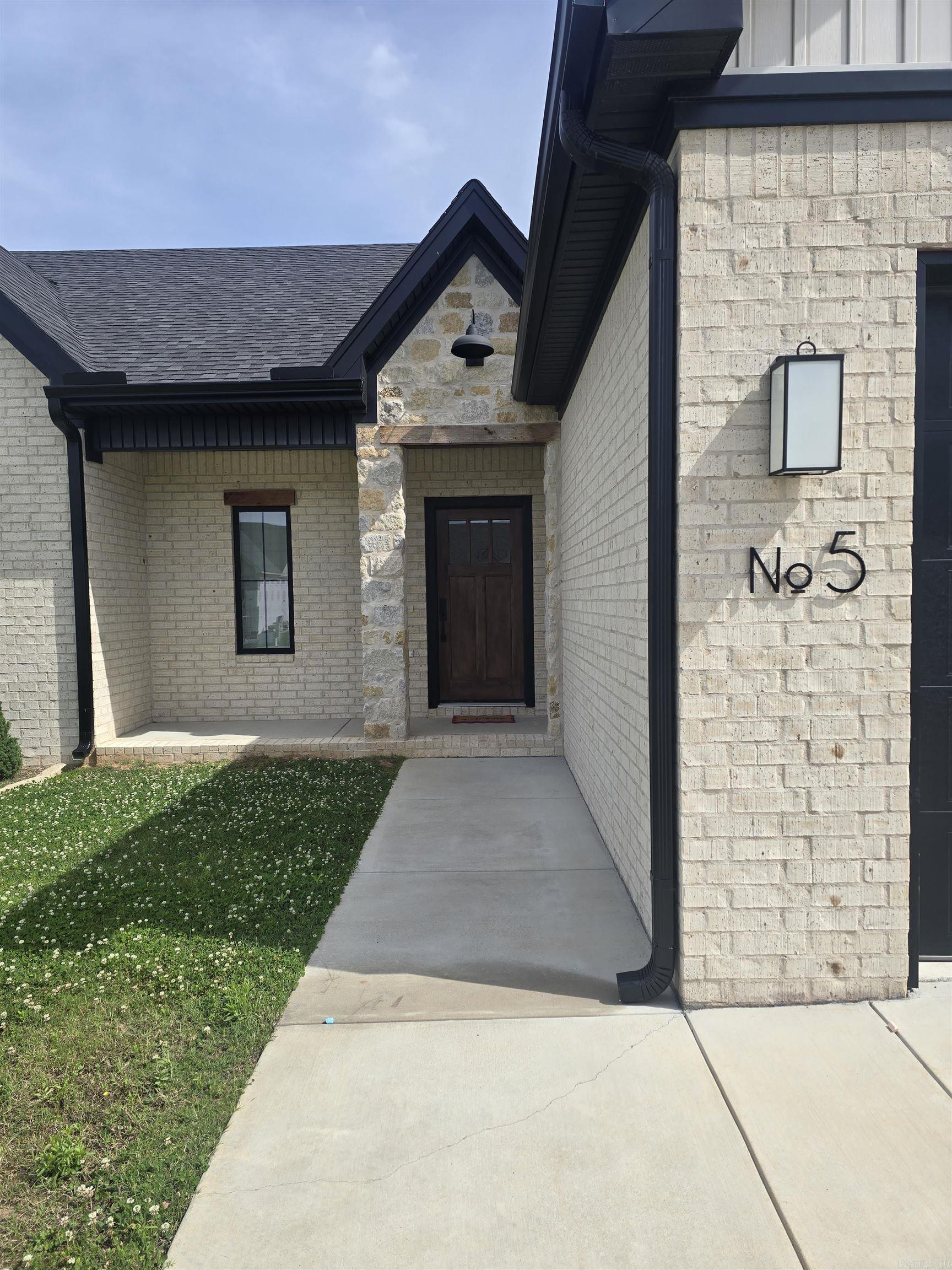 EAST MEADOW - Residential