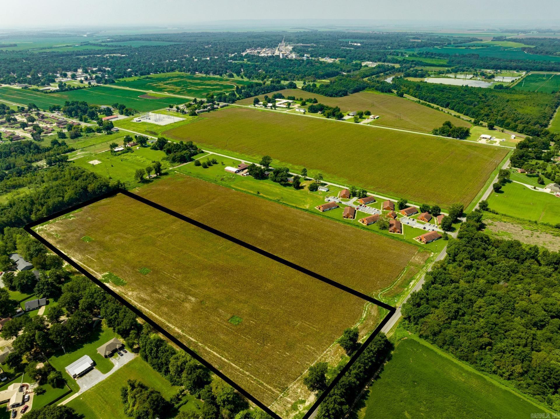 Prime Land for Commercial Development in Newport, Arkansas! Ideal Location for Apartments or Housing Addition  Looking for the perfect spot to build your next residential project? This 15 +/- acre plot in Newport, Arkansas, offers an excellent opportunity for commercial development, whether you envision constructing modern apartments or a new housing addition.  Convenient and Accessible Location: Just off the main highway 367 on Robinson Street. Proximity: Within 2 miles of the hospital and within walking distance to most amenities. Ready for Construction: The land has been leveled and is ready for you to build on.
