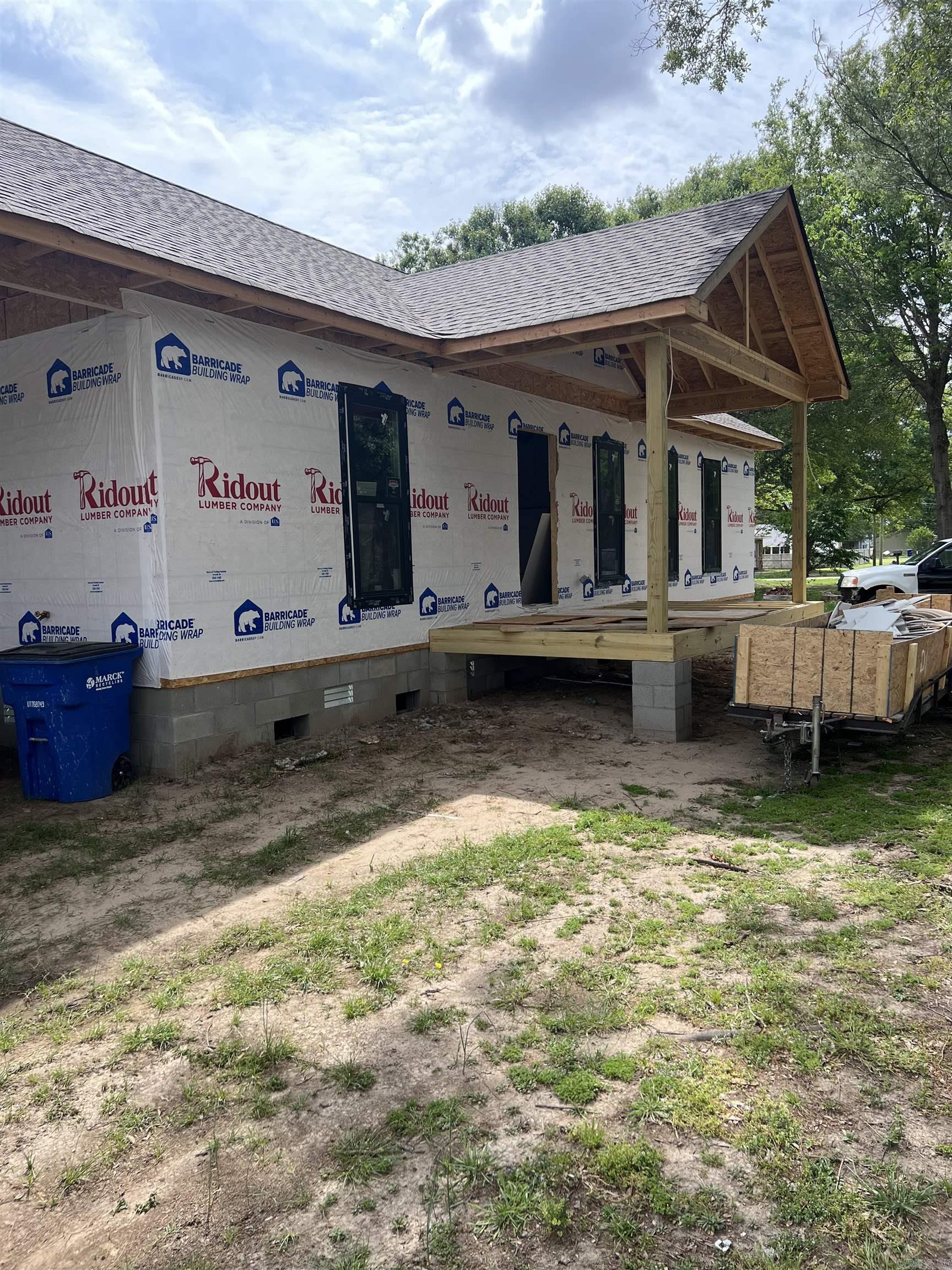 New construction in Caraway, Arkansas. Being built with great attention to detail by Master Carpenter, Mike Arant. Three bedrooms, two bath with 1303 square feet. See here for further pictures and details as construction progresses.